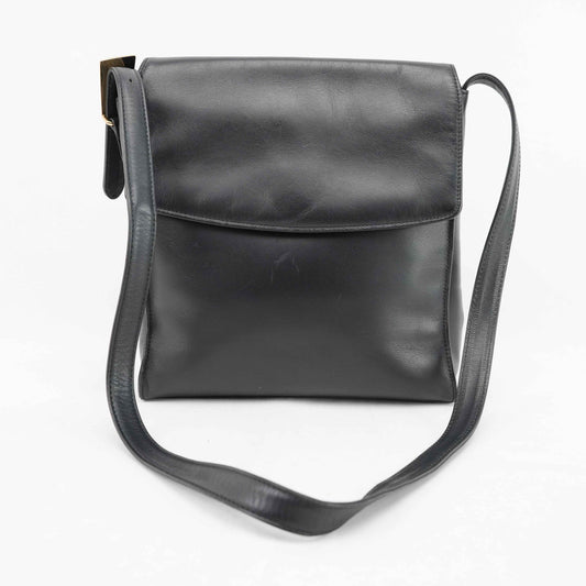 Valentino Garavani – Vintage Shoulder Bag in Black Leather