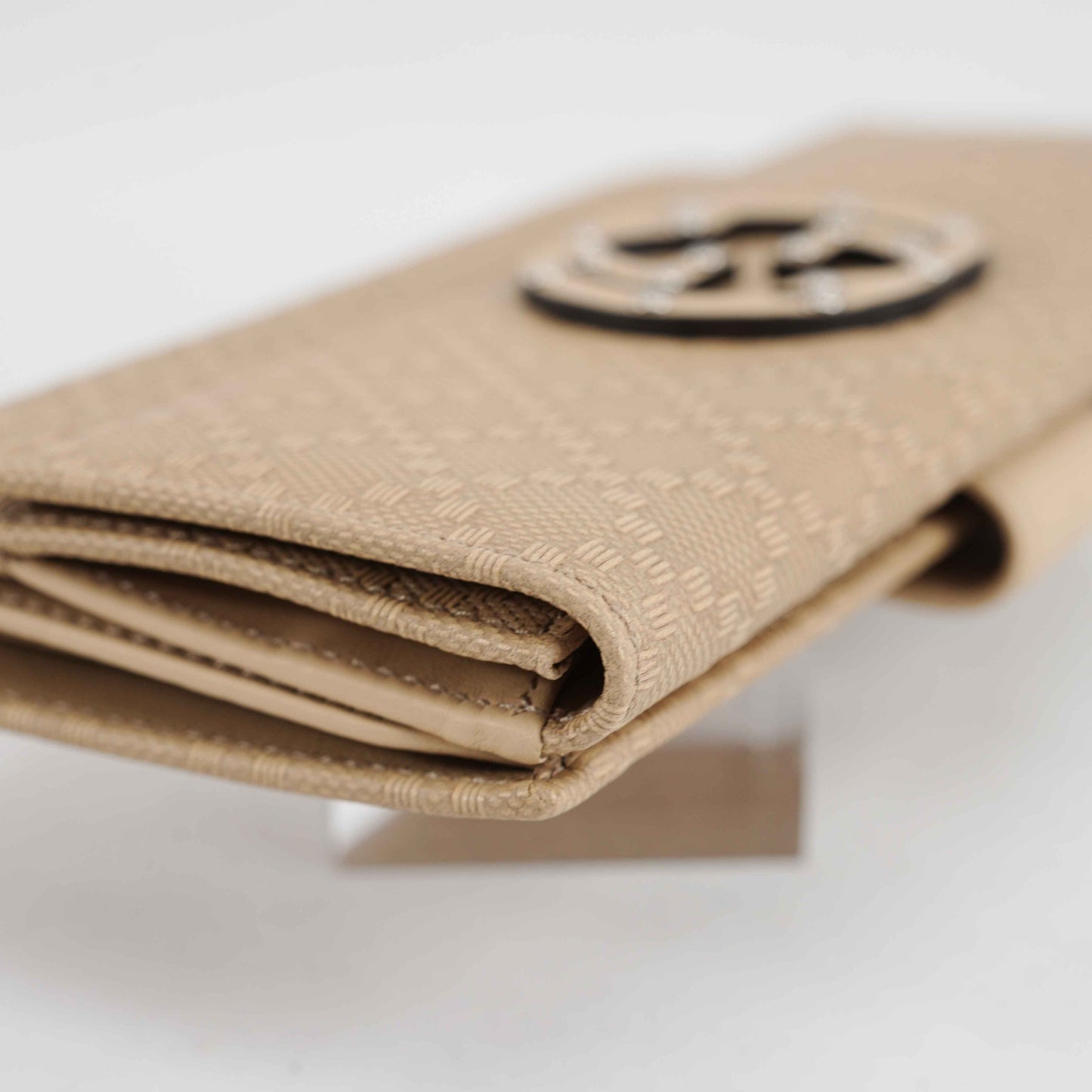 Gucci Beige Jacquard Canvas Trifold Wallet with Studded GG Logo – Model 231843