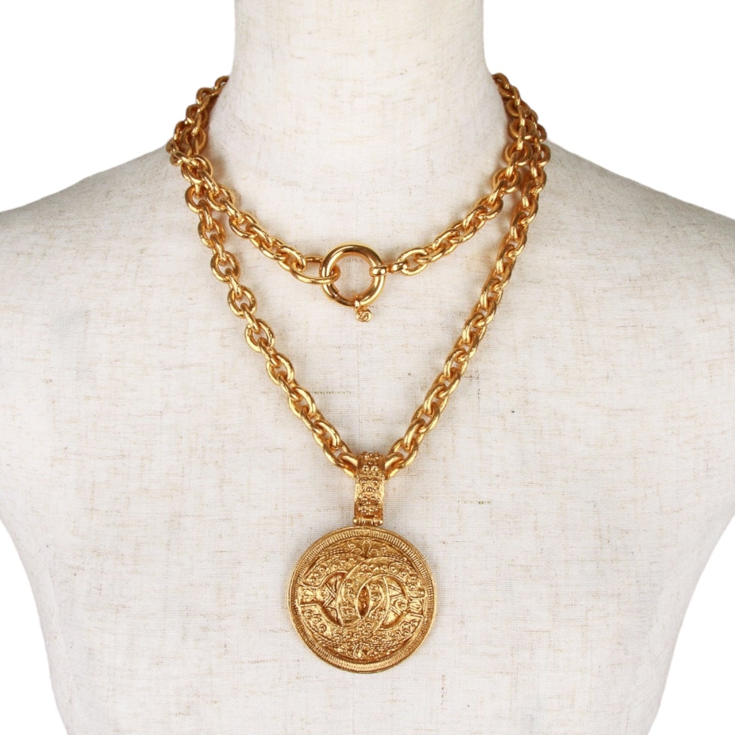 Chanel chain CC pendant Gold tone necklace