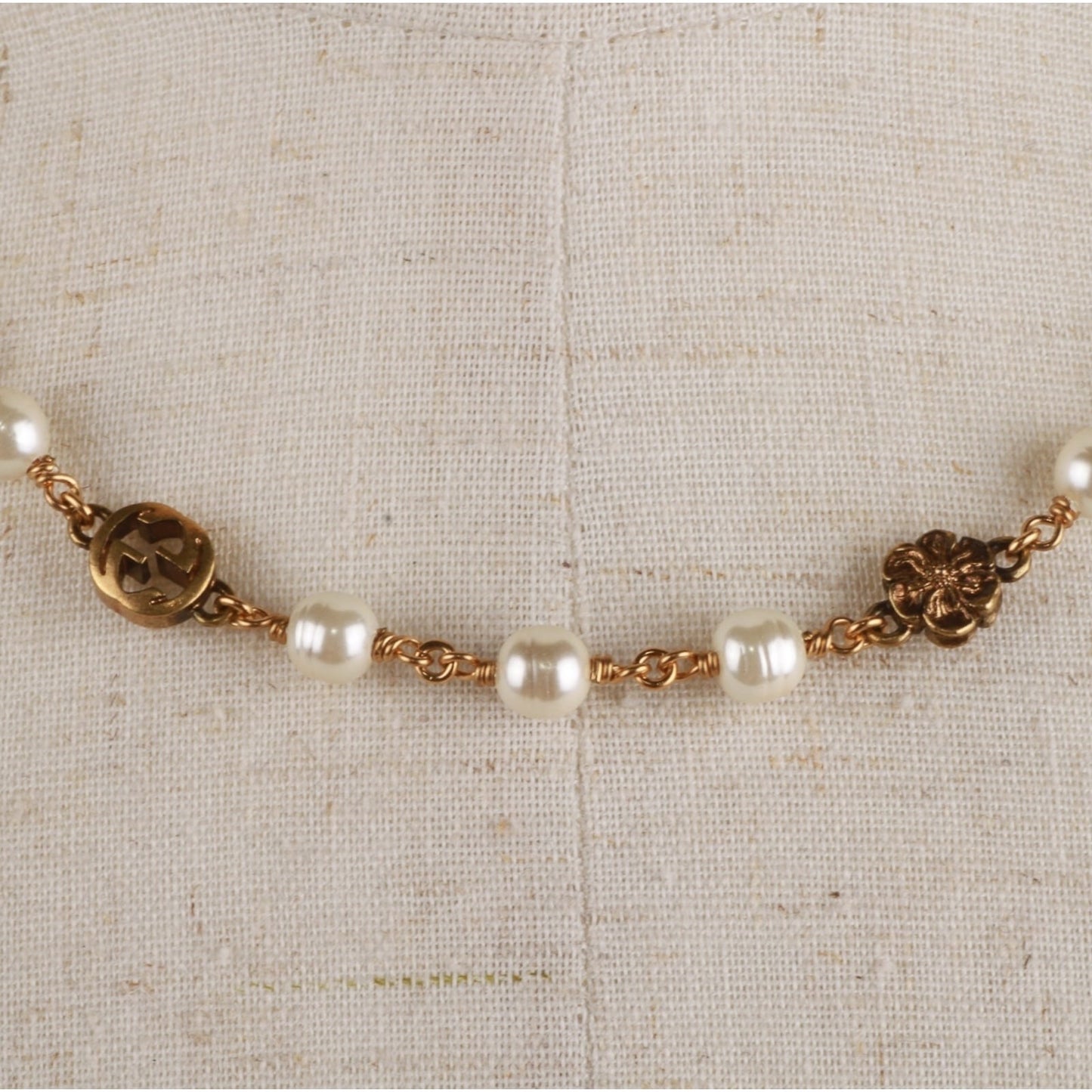 Authentic Gucci interlocking GG faux pearl necklace