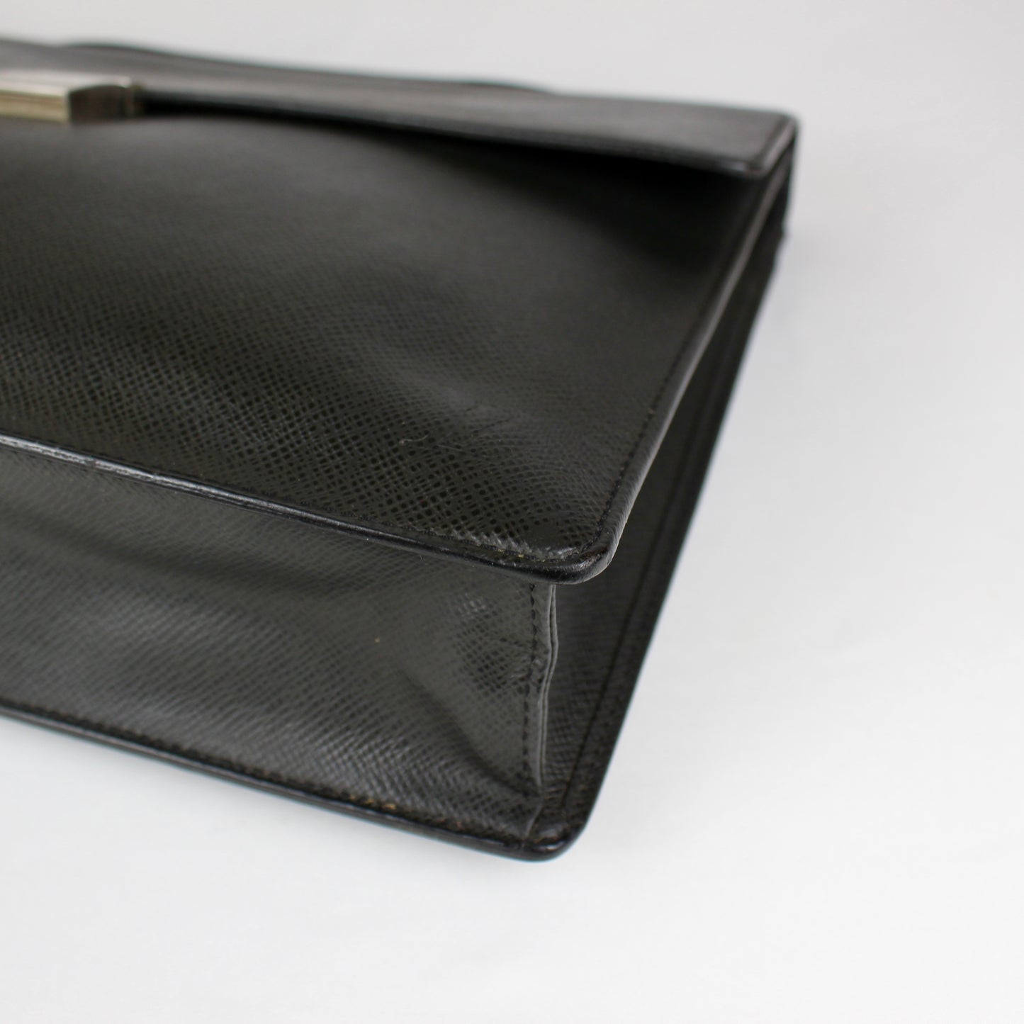 Louis Vuitton Taiga Leather Robusto 1 Briefcase – Black