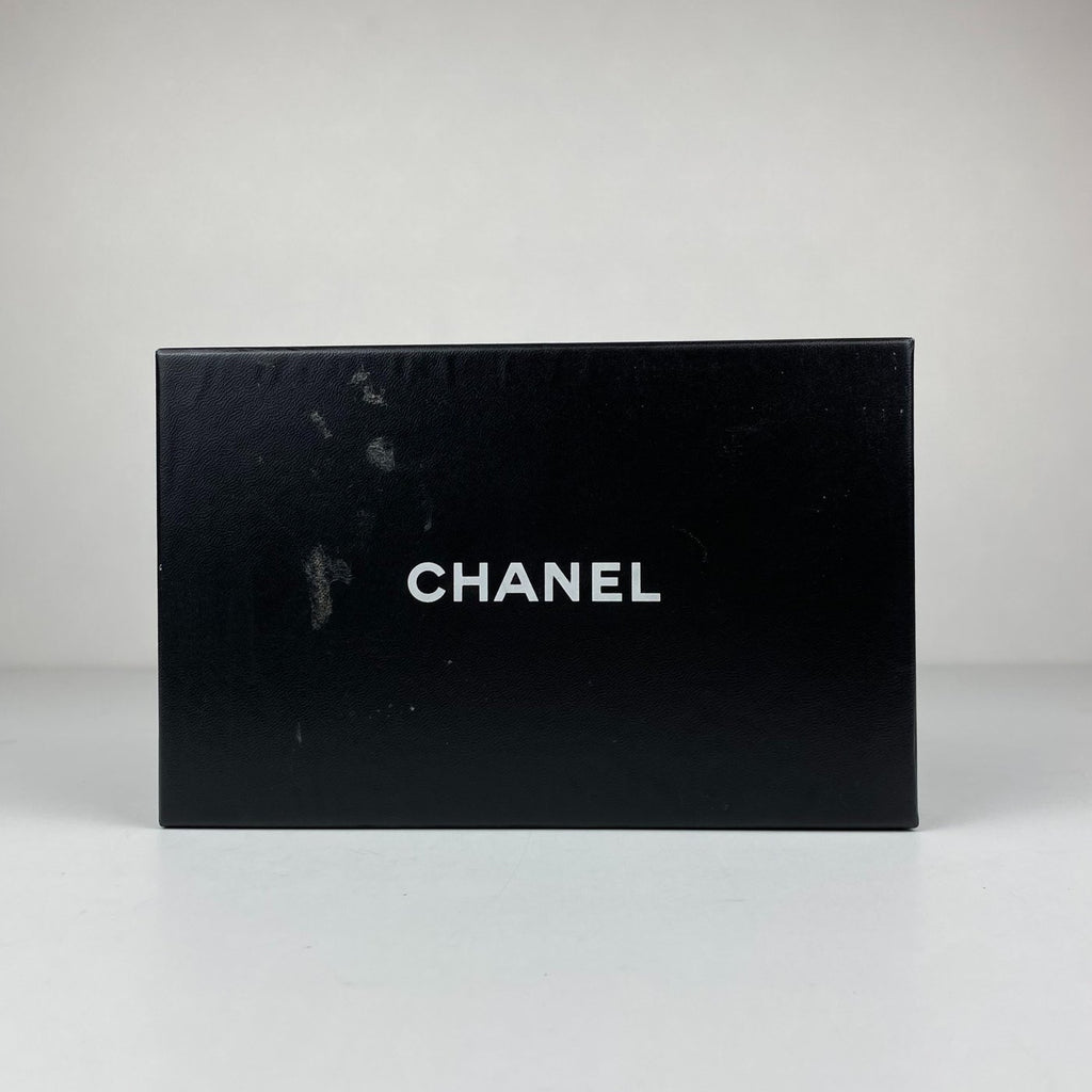 Authentic Chanel - Caviar Skin Bifold - Wallet