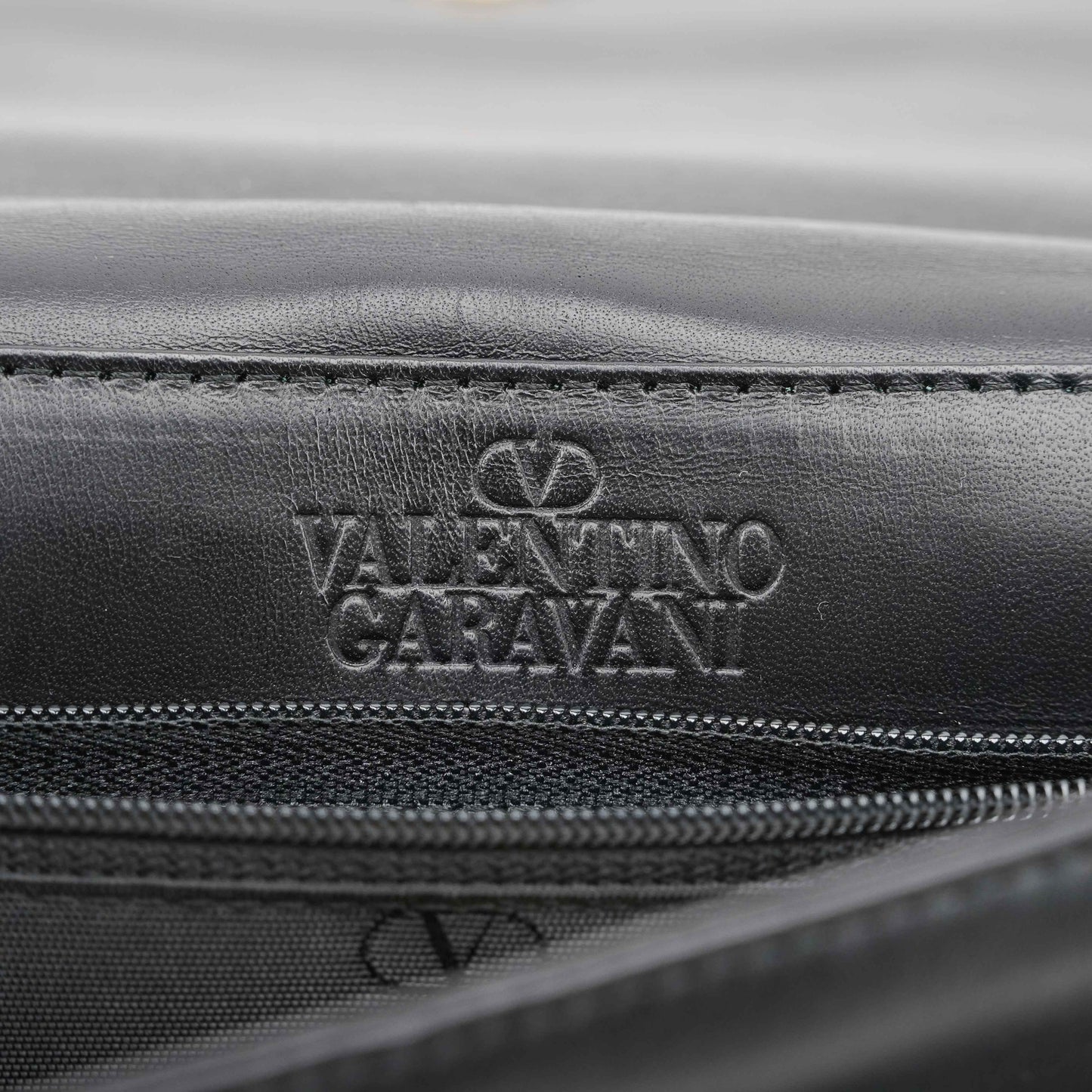 Valentino Garavani – Vintage Shoulder Bag in Black Leather