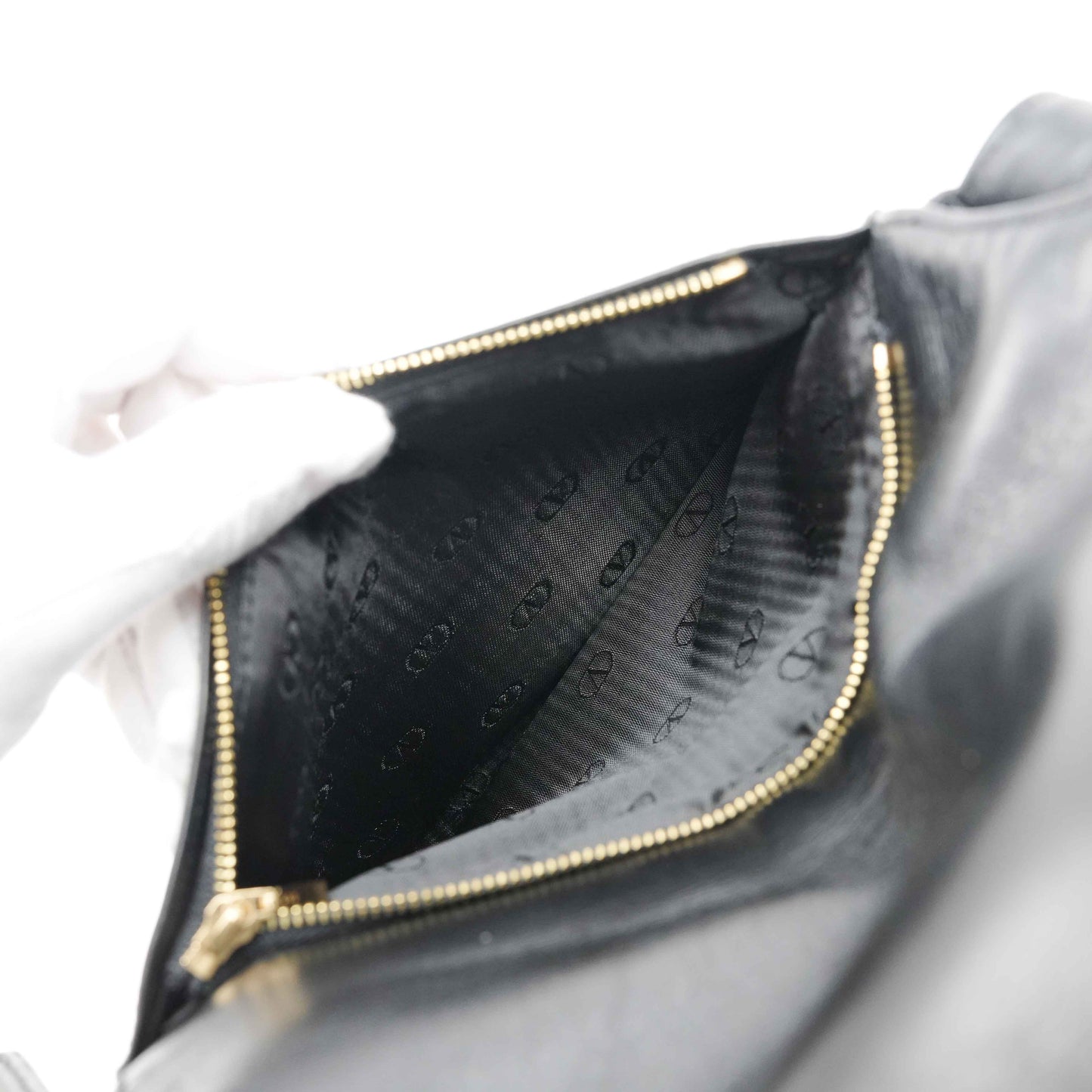 Valentino Garavani – Vintage Shoulder Bag in Black Leather