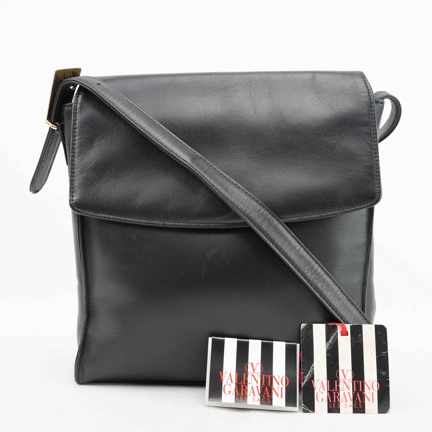 Valentino Garavani – Vintage Shoulder Bag in Black Leather