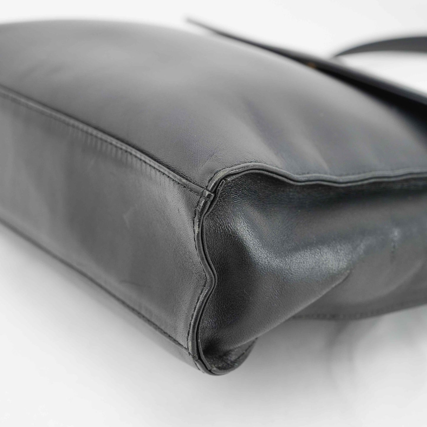 Valentino Garavani – Vintage Shoulder Bag in Black Leather