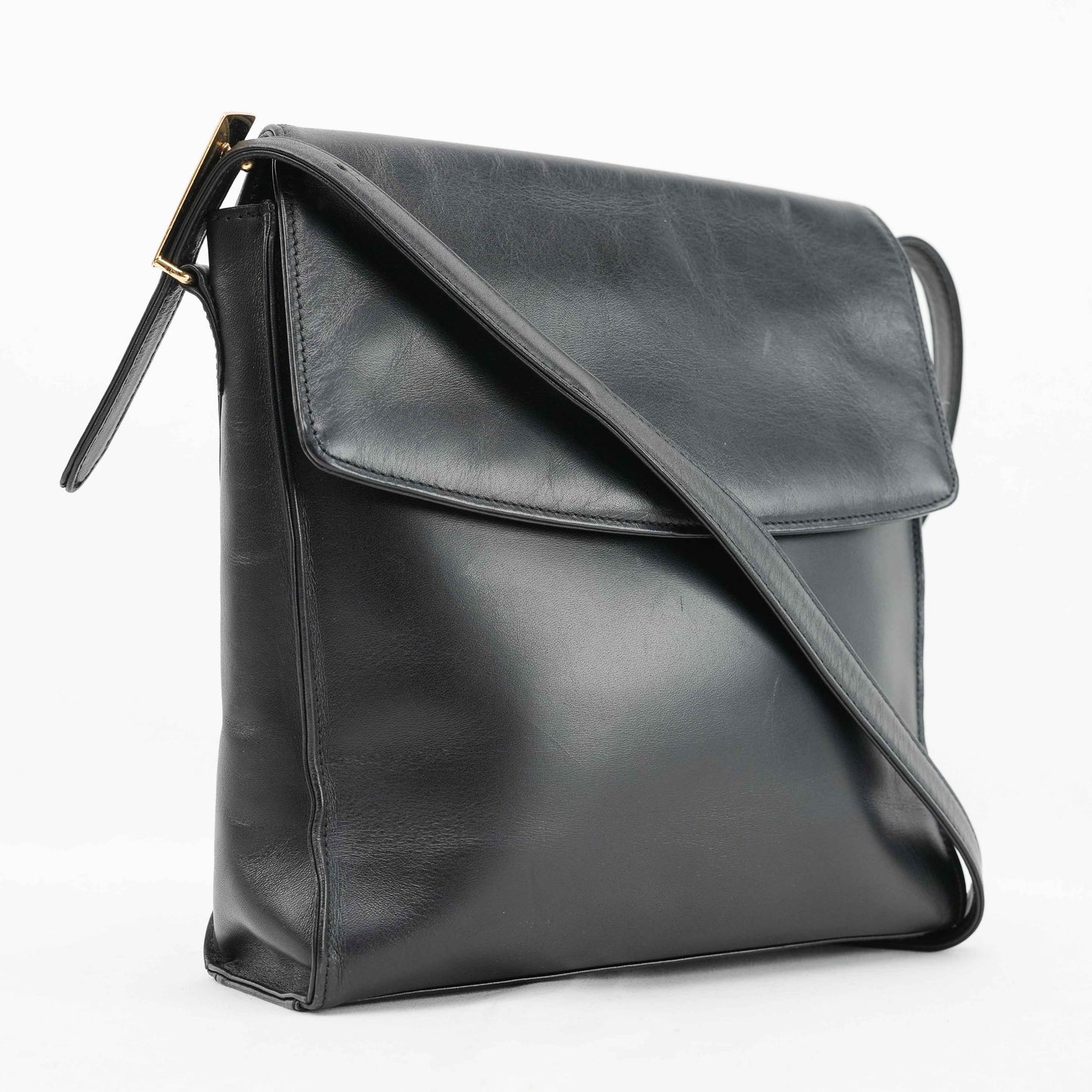 Valentino Garavani – Vintage Shoulder Bag in Black Leather
