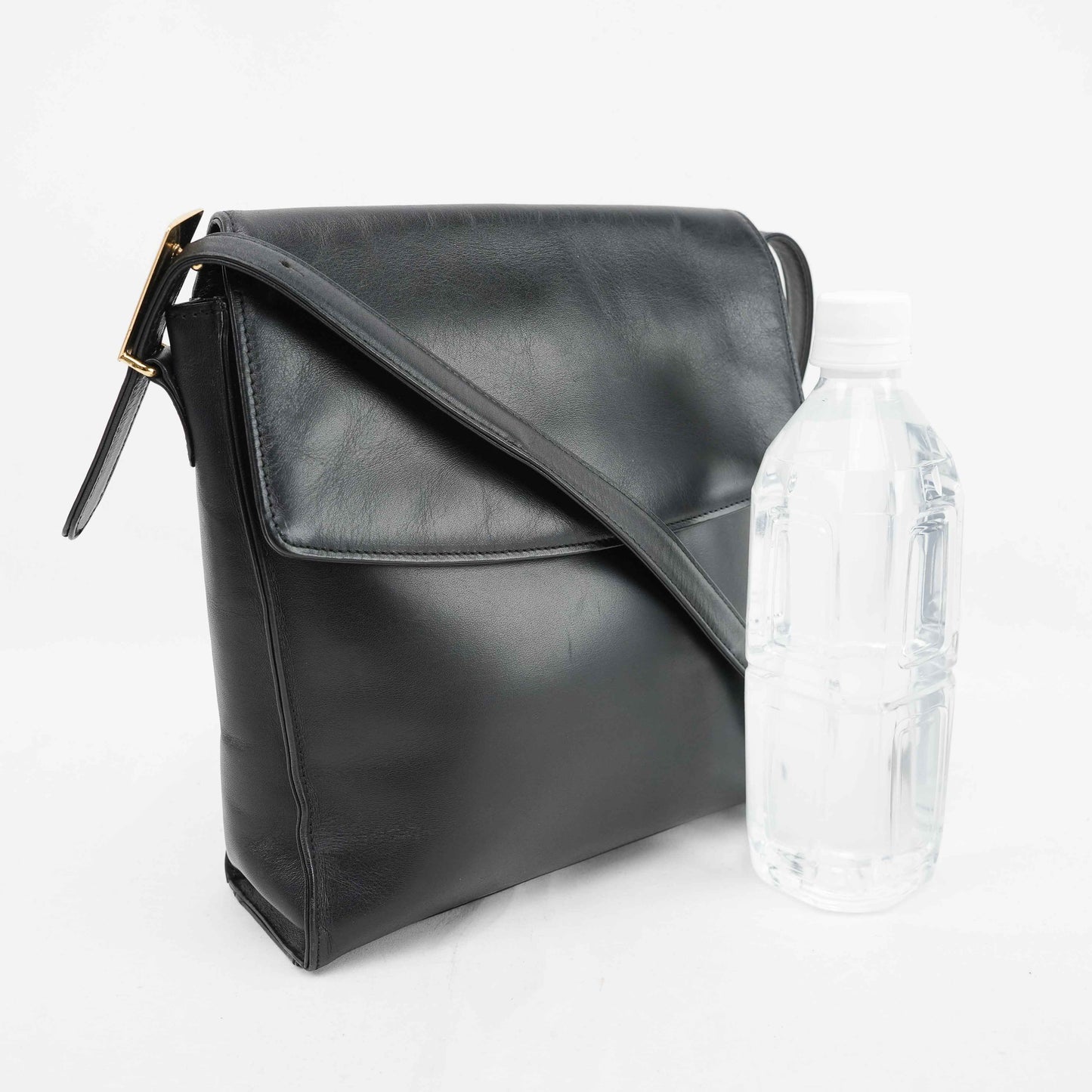 Valentino Garavani – Vintage Shoulder Bag in Black Leather