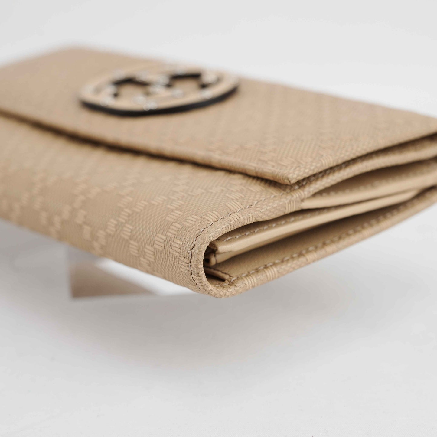 Gucci Beige Jacquard Canvas Trifold Wallet with Studded GG Logo – Model 231843