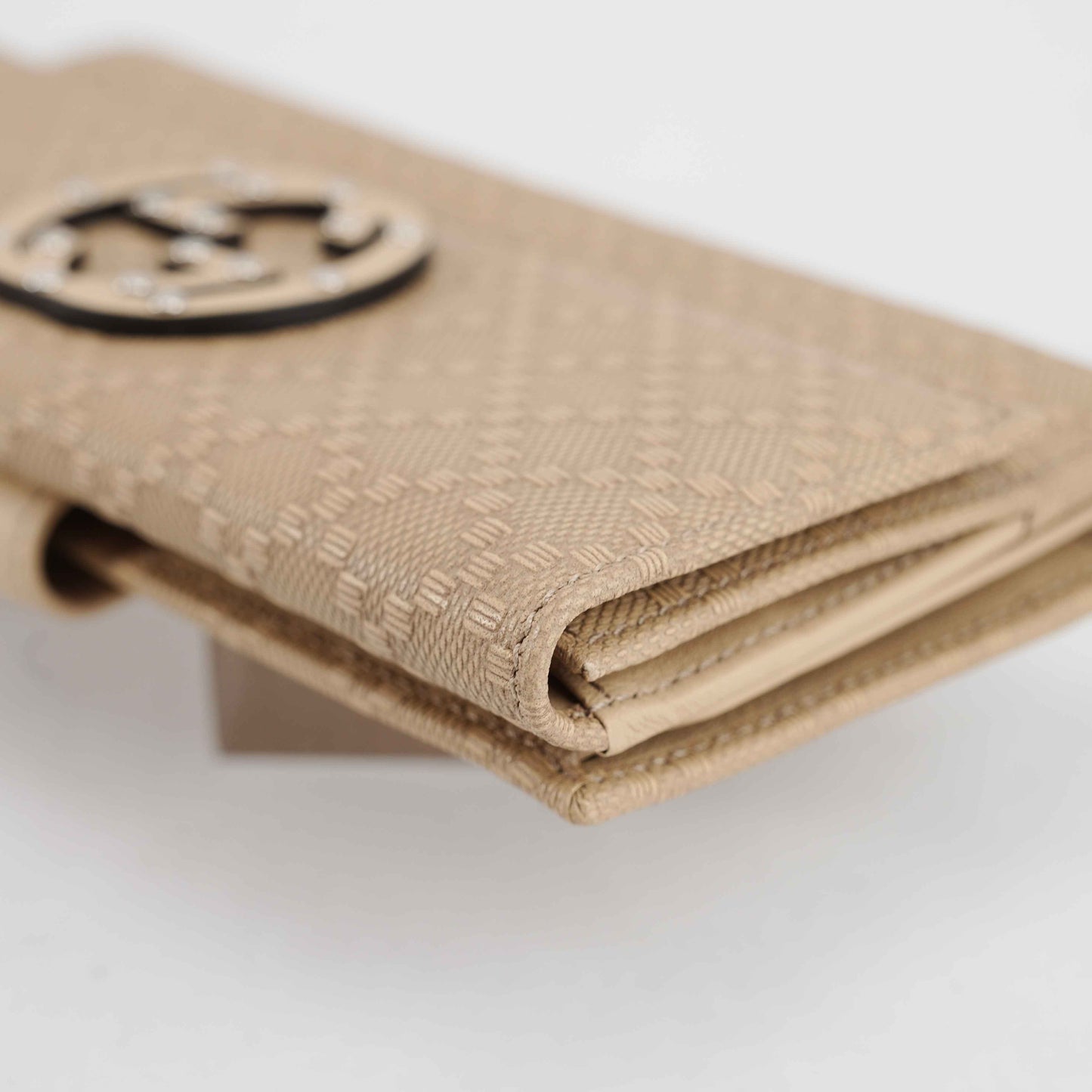 Gucci Beige Jacquard Canvas Trifold Wallet with Studded GG Logo – Model 231843