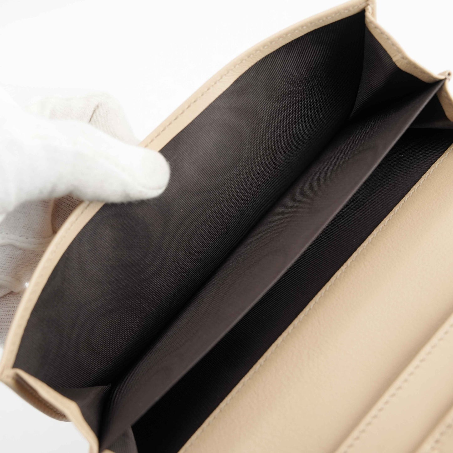 Gucci Beige Jacquard Canvas Trifold Wallet with Studded GG Logo – Model 231843