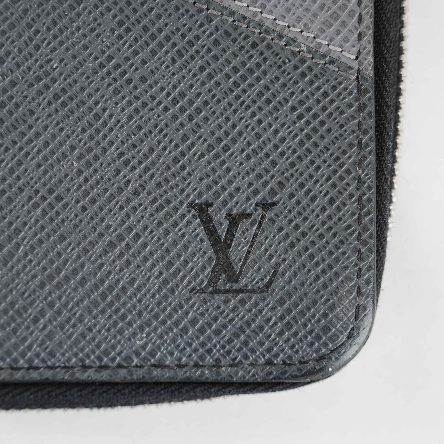 Authentic Louis Vuitton - Zippy Long Wallet in Graphite Grey Taiga Leather
