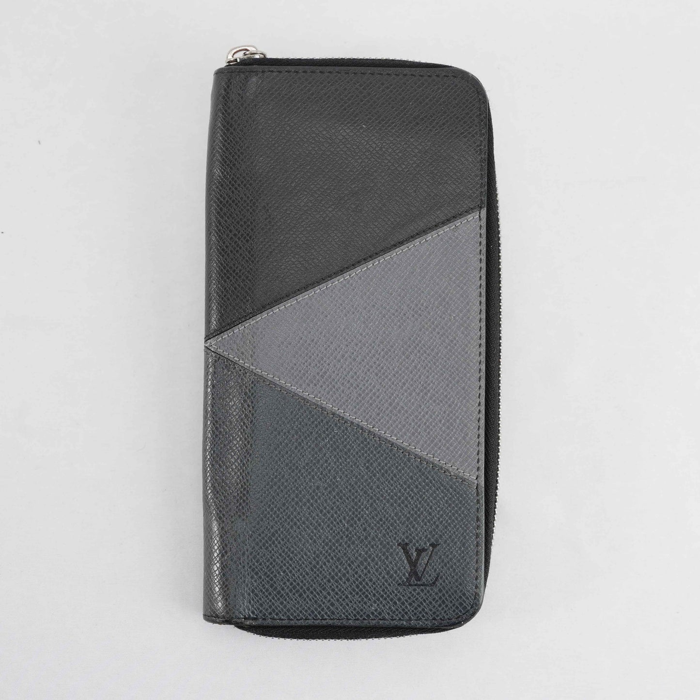 Authentic Louis Vuitton - Zippy Long Wallet in Graphite Grey Taiga Leather