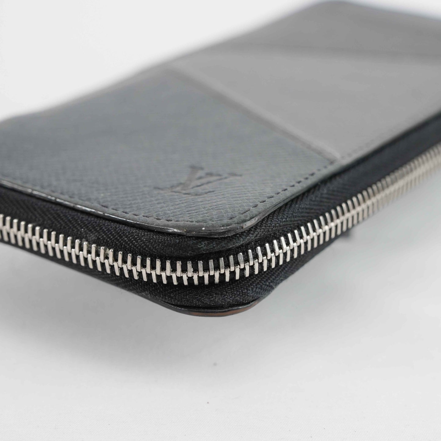 Authentic Louis Vuitton - Zippy Long Wallet in Graphite Grey Taiga Leather