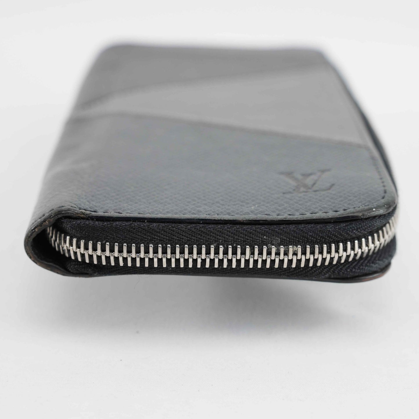 Authentic Louis Vuitton - Zippy Long Wallet in Graphite Grey Taiga Leather