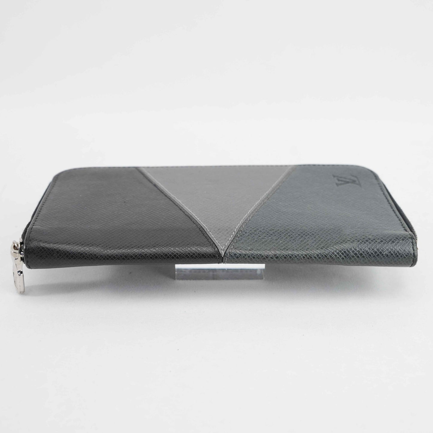 Authentic Louis Vuitton - Zippy Long Wallet in Graphite Grey Taiga Leather