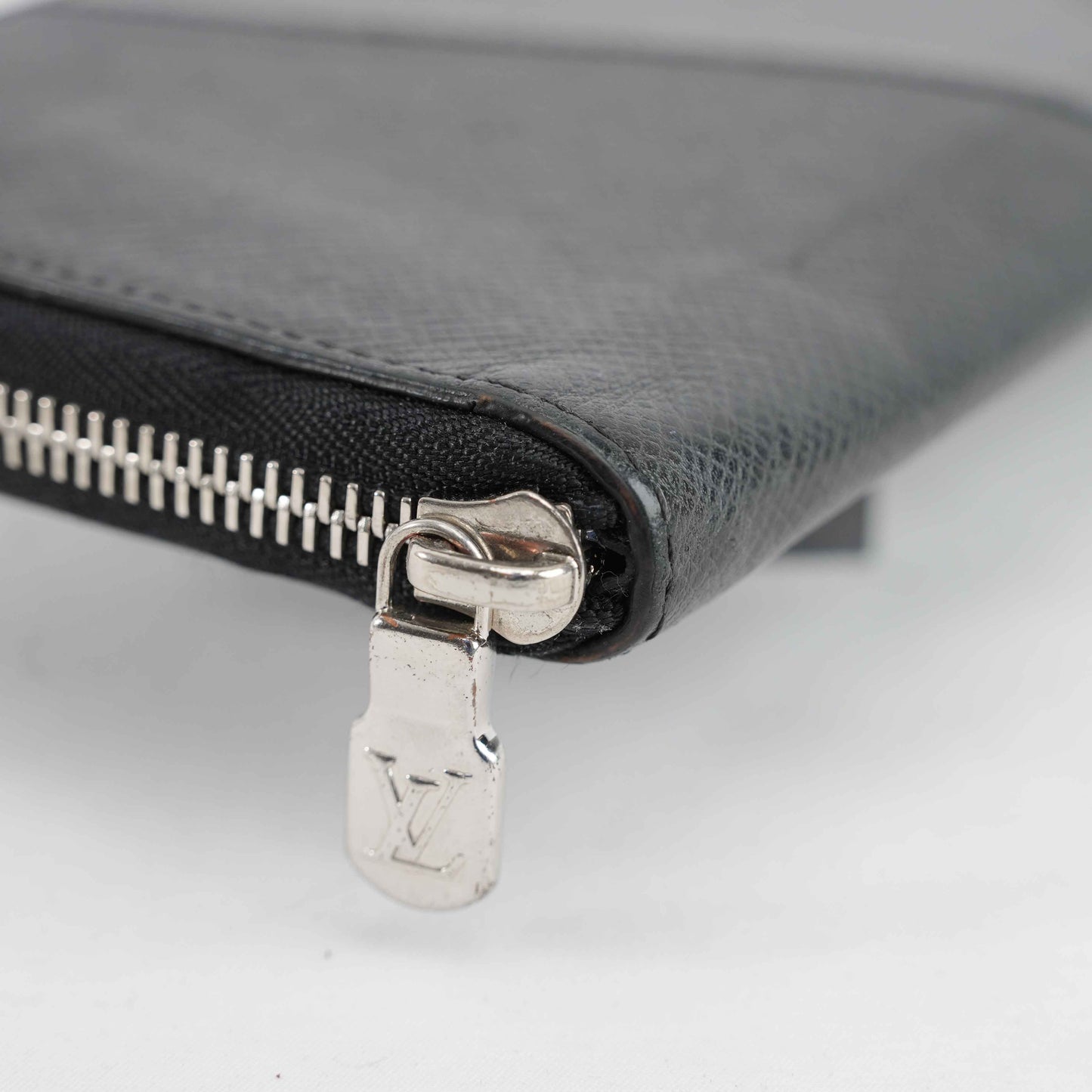 Authentic Louis Vuitton - Zippy Long Wallet in Graphite Grey Taiga Leather