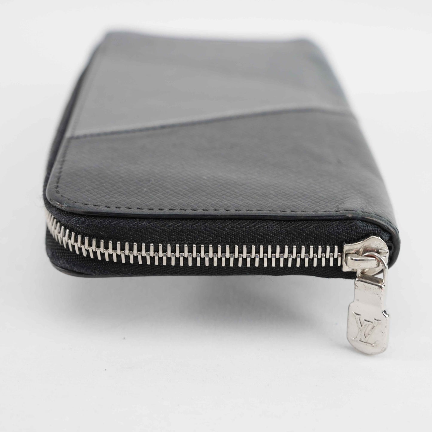 Authentic Louis Vuitton - Zippy Long Wallet in Graphite Grey Taiga Leather