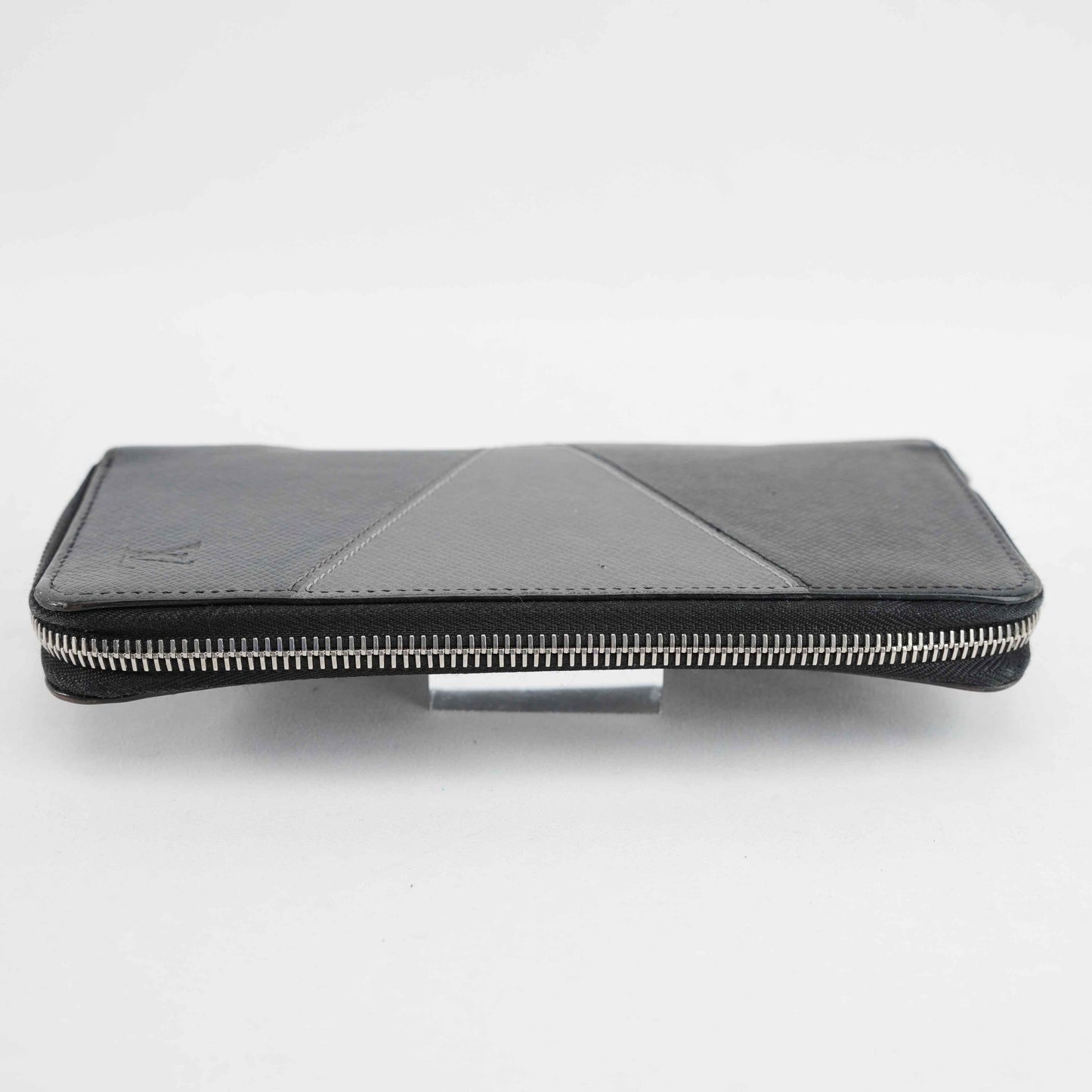 Authentic Louis Vuitton - Zippy Long Wallet in Graphite Grey Taiga Leather