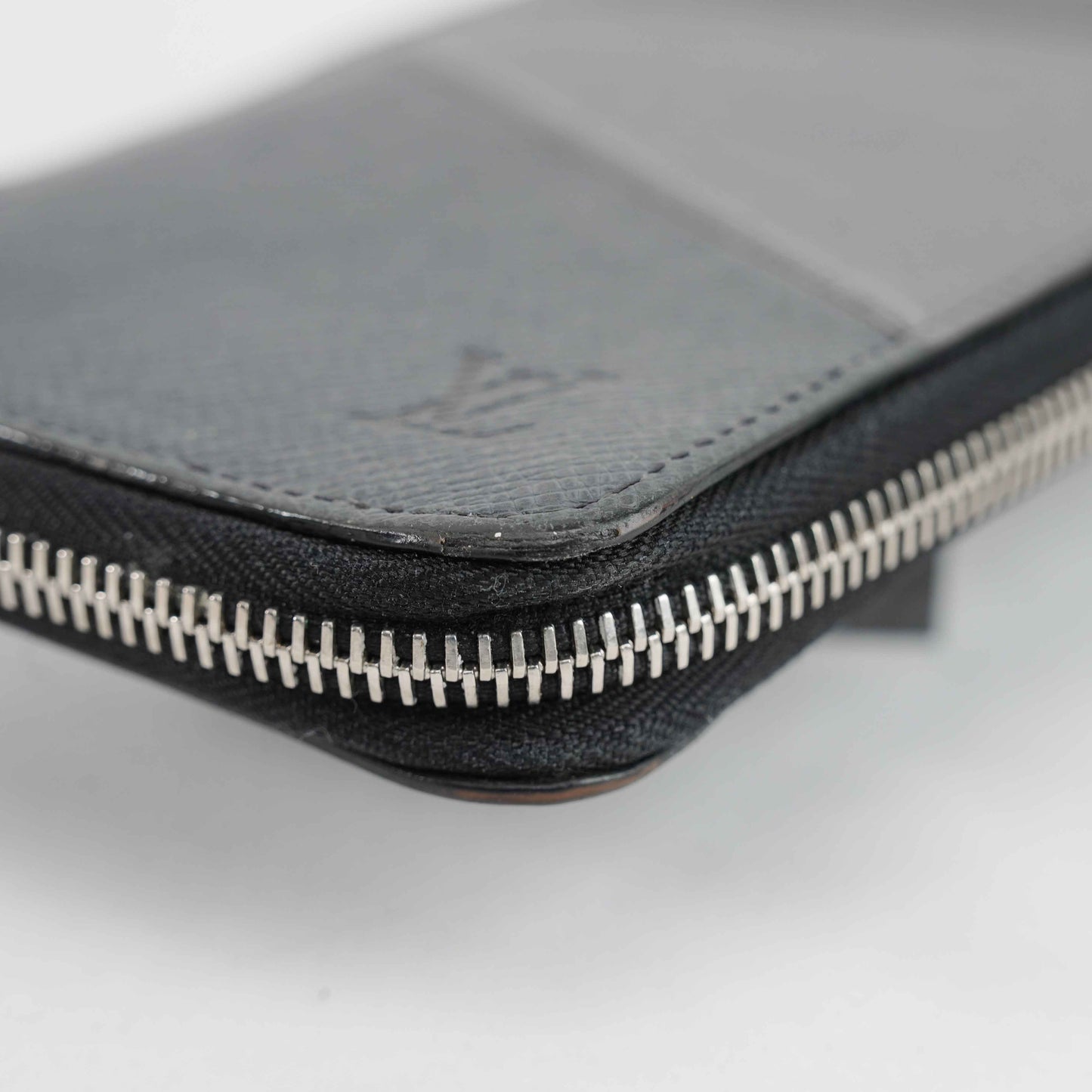 Authentic Louis Vuitton - Zippy Long Wallet in Graphite Grey Taiga Leather