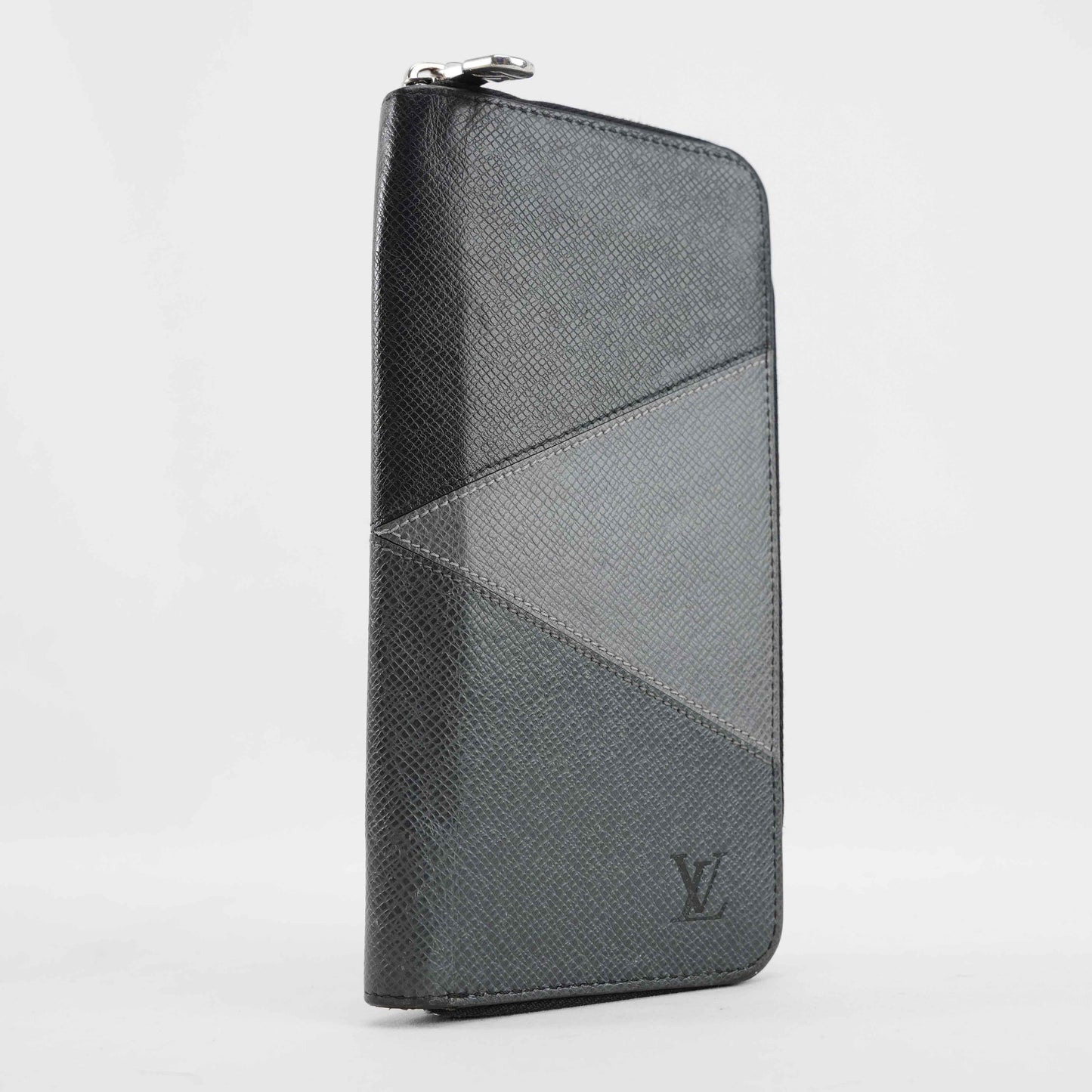 Authentic Louis Vuitton - Zippy Long Wallet in Graphite Grey Taiga Leather