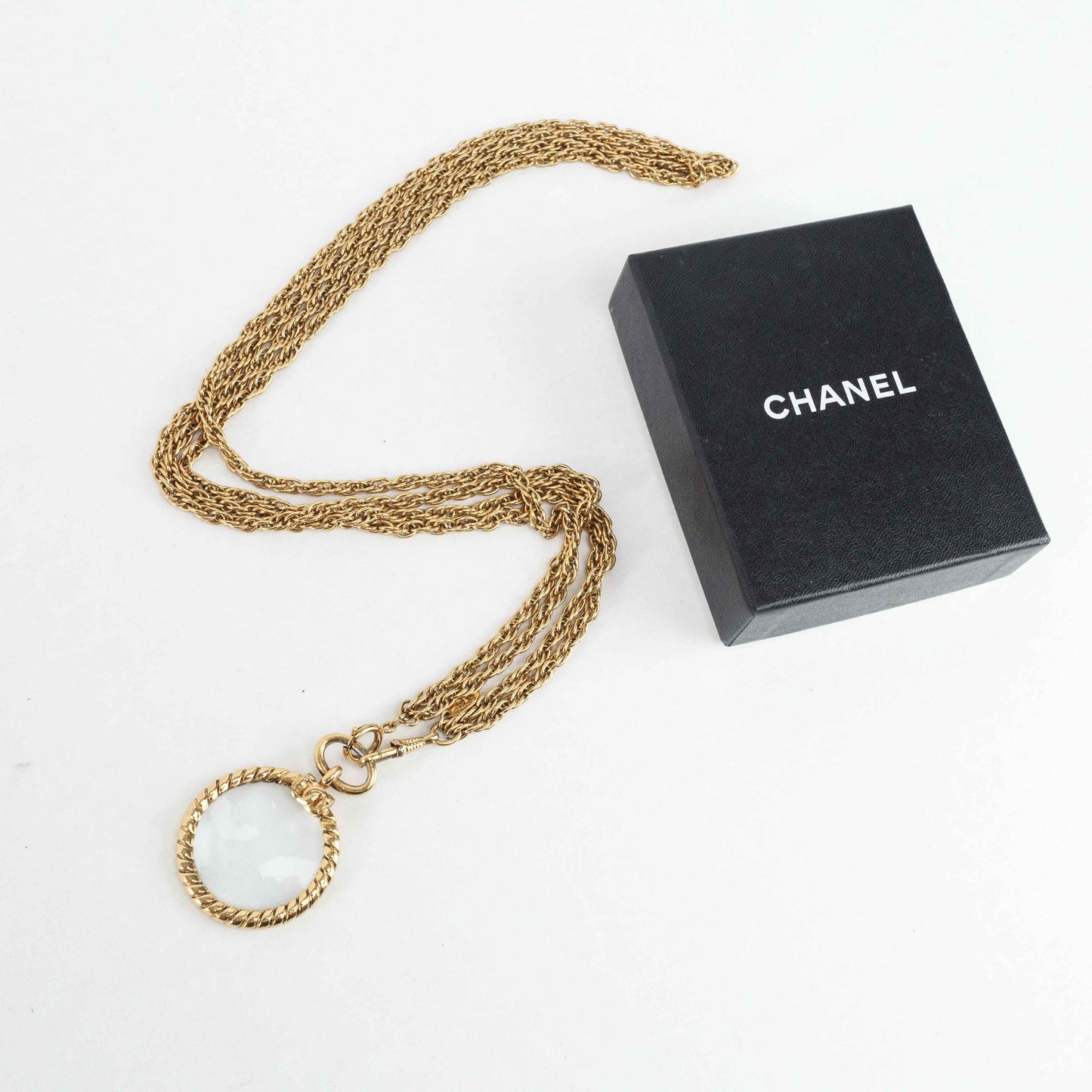 Vintage Chanel Gold lined Chain Loupe Magnifying Glass Pendant Necklace
