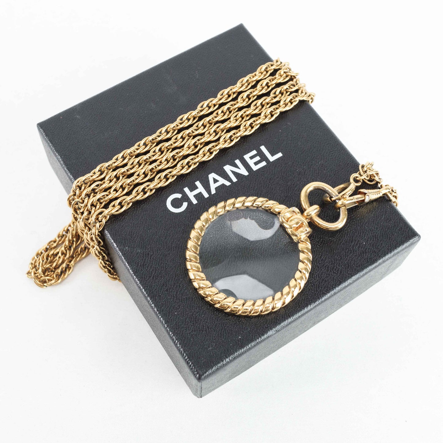 Vintage Chanel Gold lined Chain Loupe Magnifying Glass Pendant Necklace