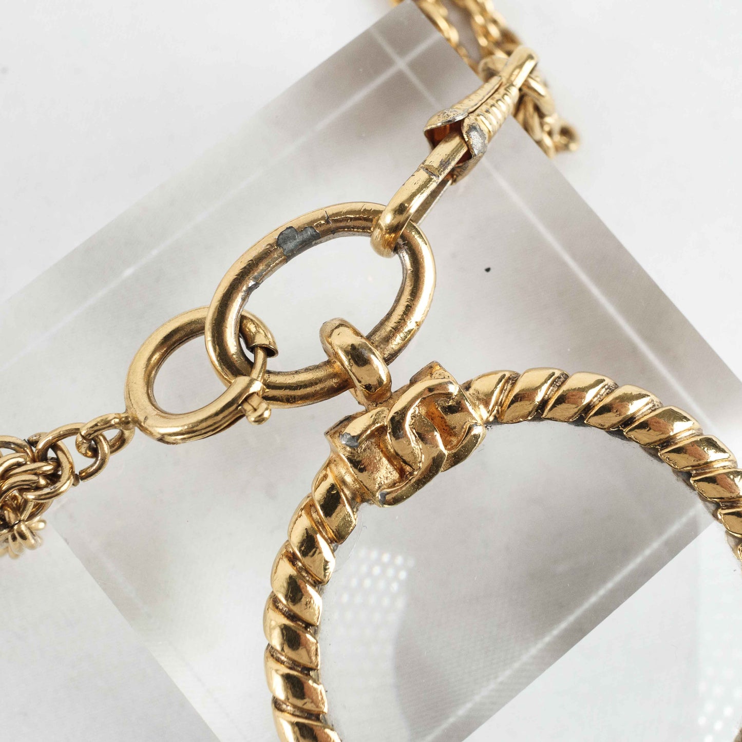 Vintage Chanel Gold lined Chain Loupe Magnifying Glass Pendant Necklace