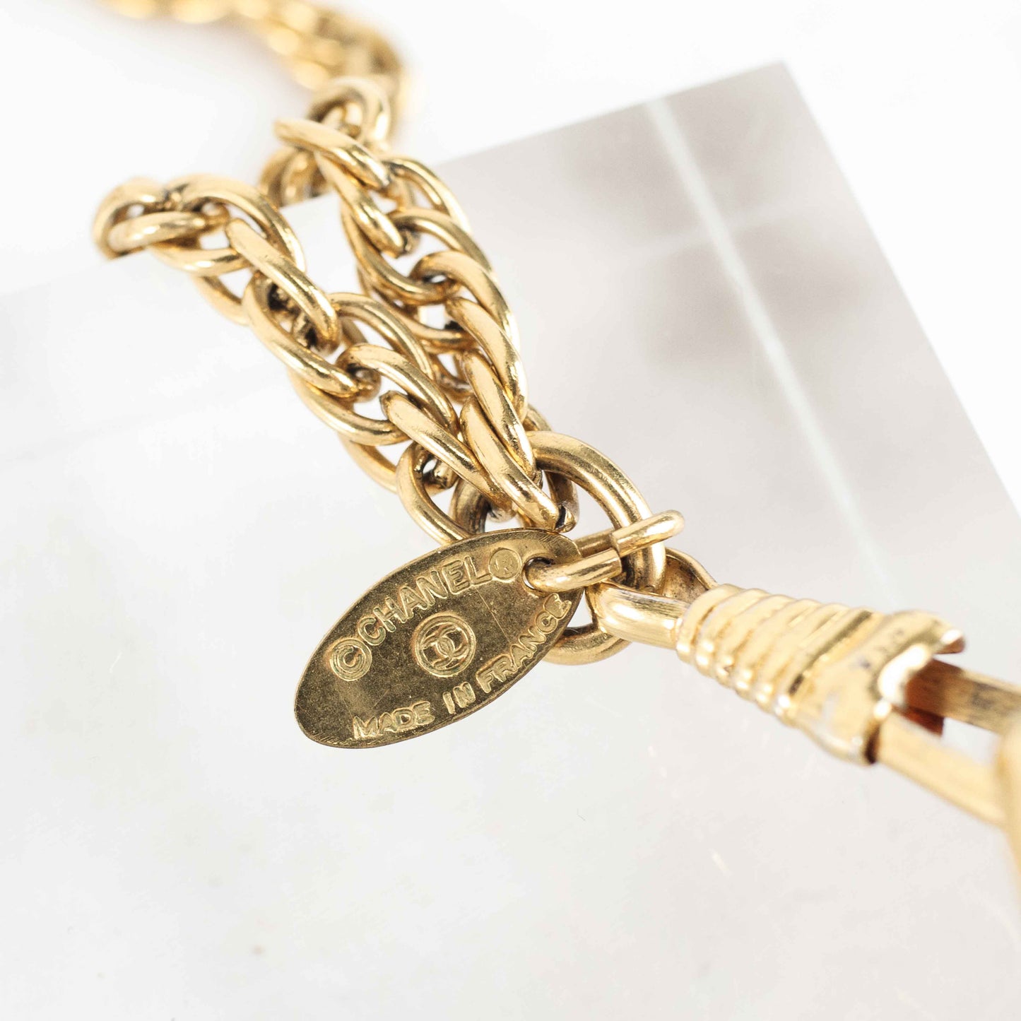 Vintage Chanel Gold lined Chain Loupe Magnifying Glass Pendant Necklace