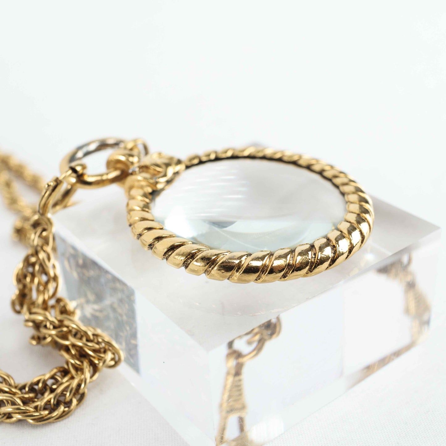Vintage Chanel Gold lined Chain Loupe Magnifying Glass Pendant Necklace