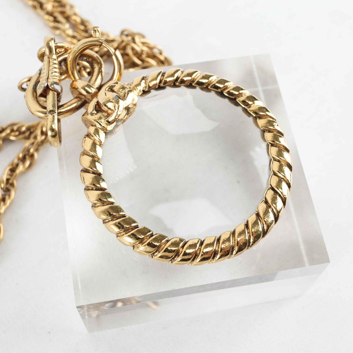Vintage Chanel Gold lined Chain Loupe Magnifying Glass Pendant Necklace
