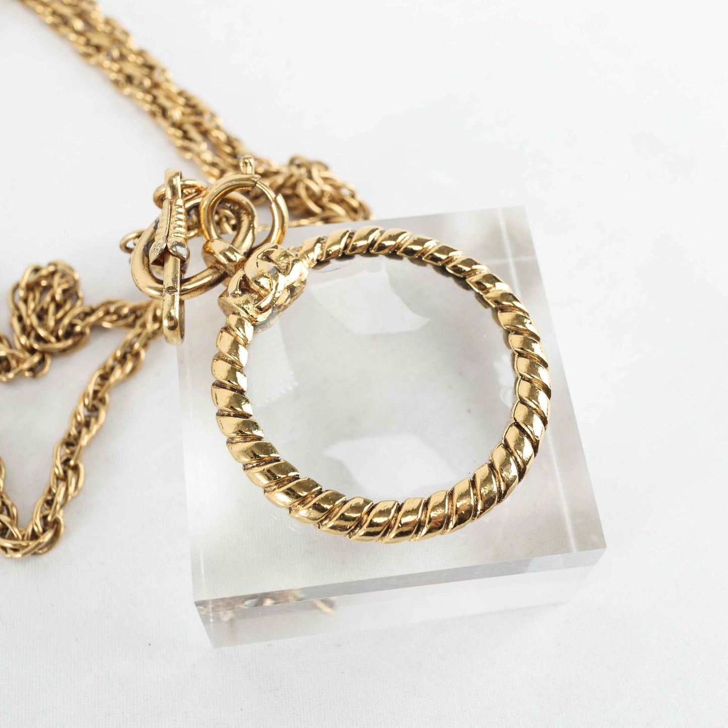 Vintage Chanel Gold lined Chain Loupe Magnifying Glass Pendant Necklace