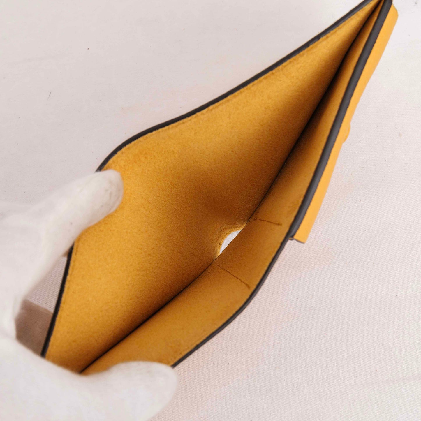 Gucci Logo Bi-fold Leather Wallet - Japan exclusive