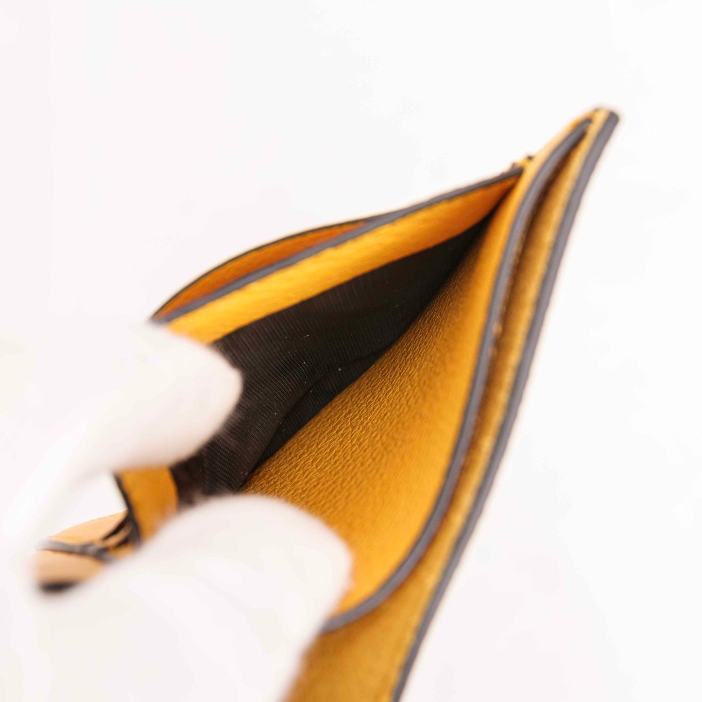 Gucci Logo Bi-fold Leather Wallet - Japan exclusive