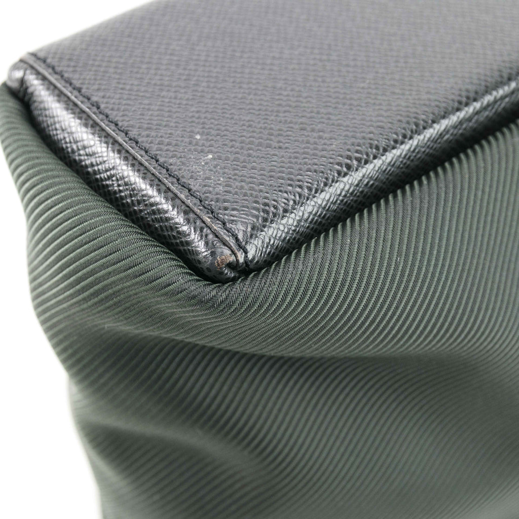 Louis Vuitton Taiga Leather District PM Messenger Bag
