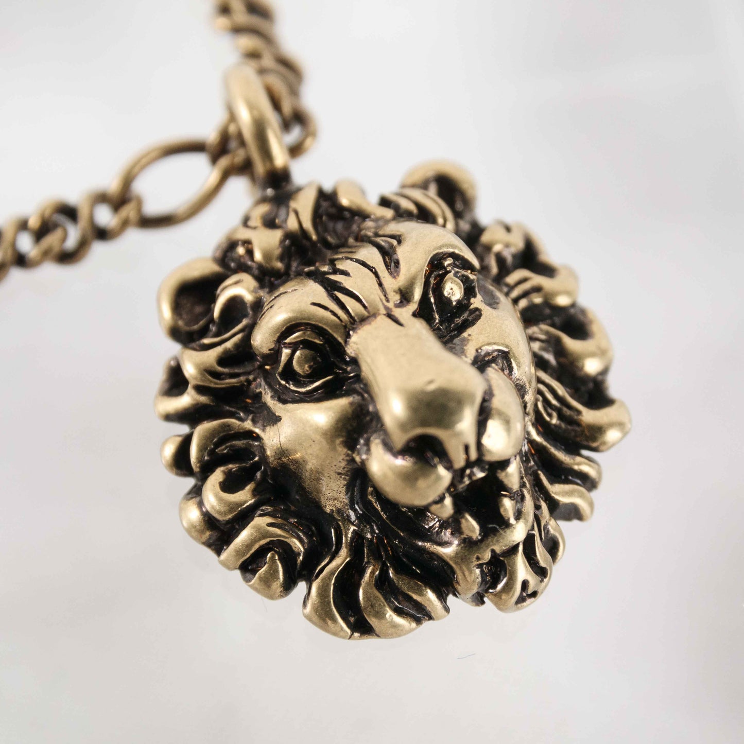 Gucci Lion Head Necklace – Antique Gold-Tone Pendant Chain