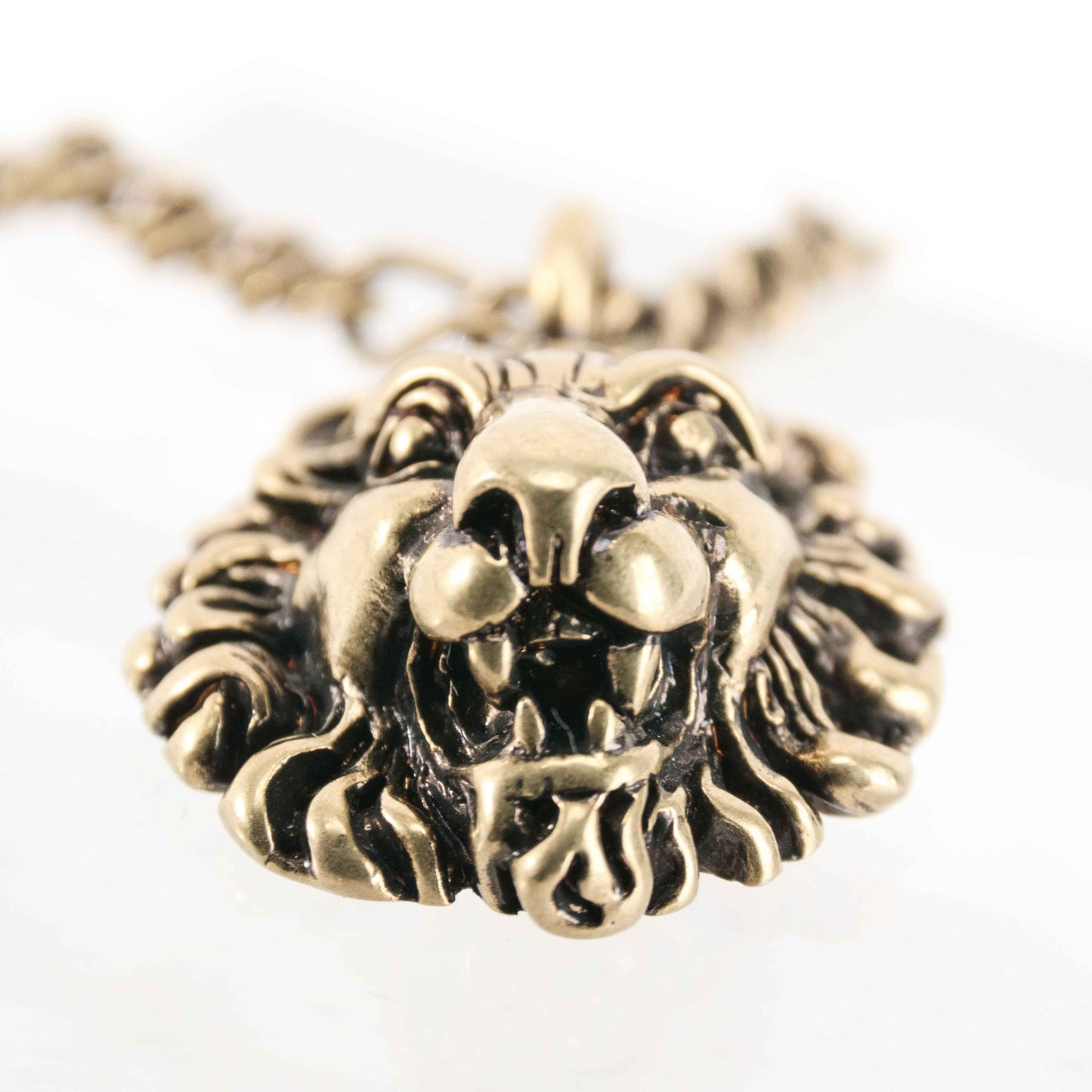 Gucci Lion Head Necklace – Antique Gold-Tone Pendant Chain