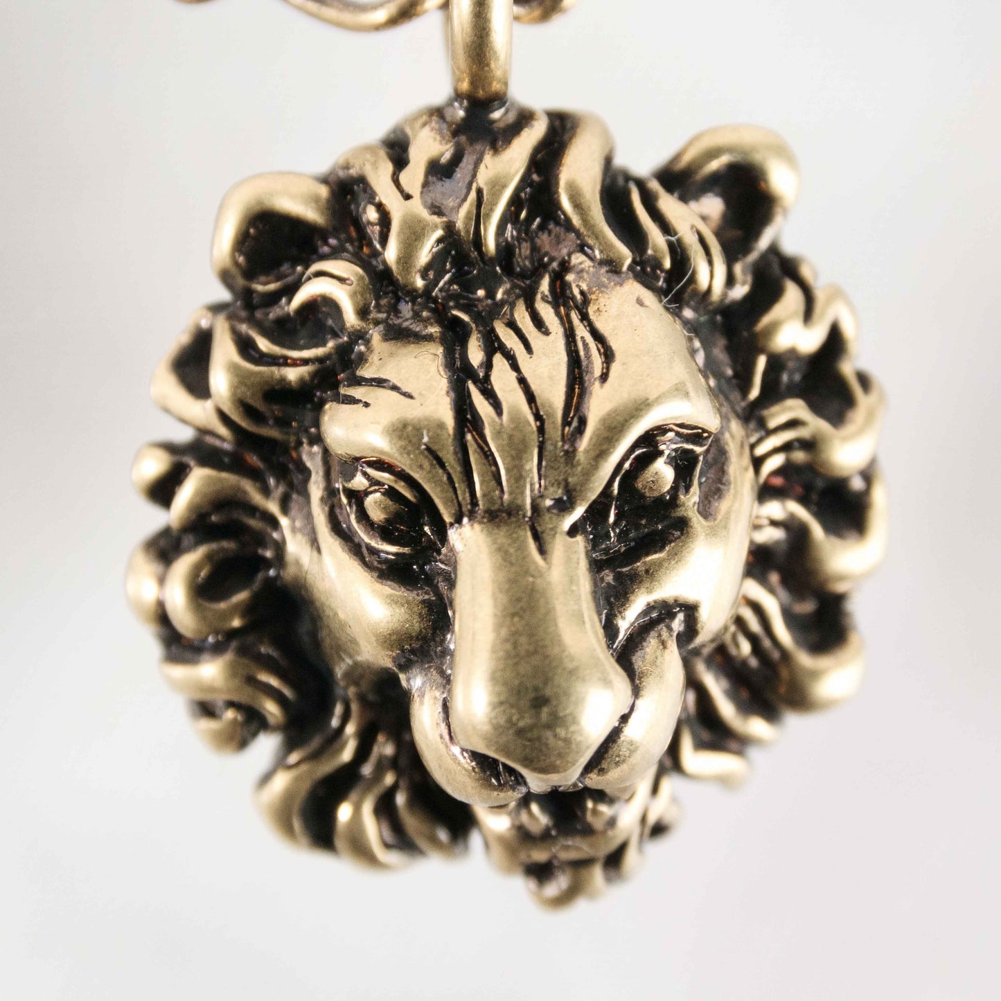 Gucci Lion Head Necklace – Antique Gold-Tone Pendant Chain