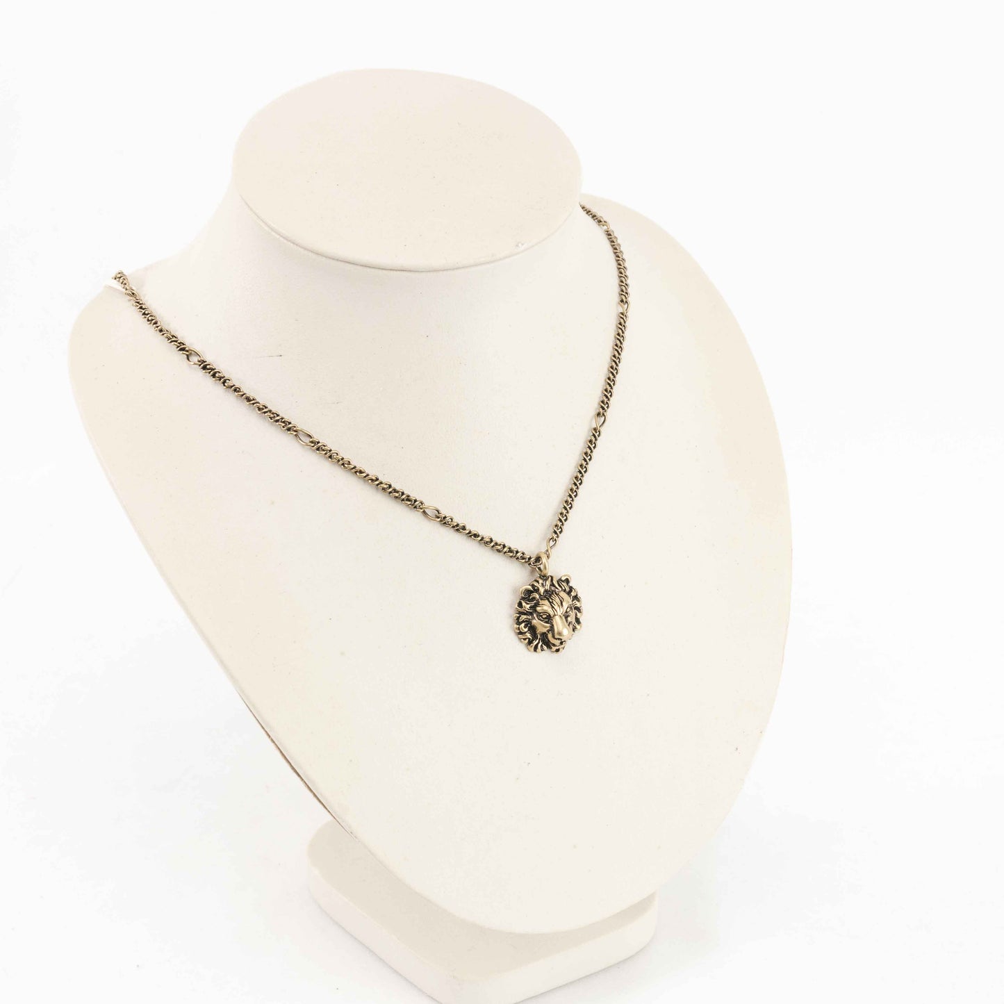 Gucci Lion Head Necklace – Antique Gold-Tone Pendant Chain