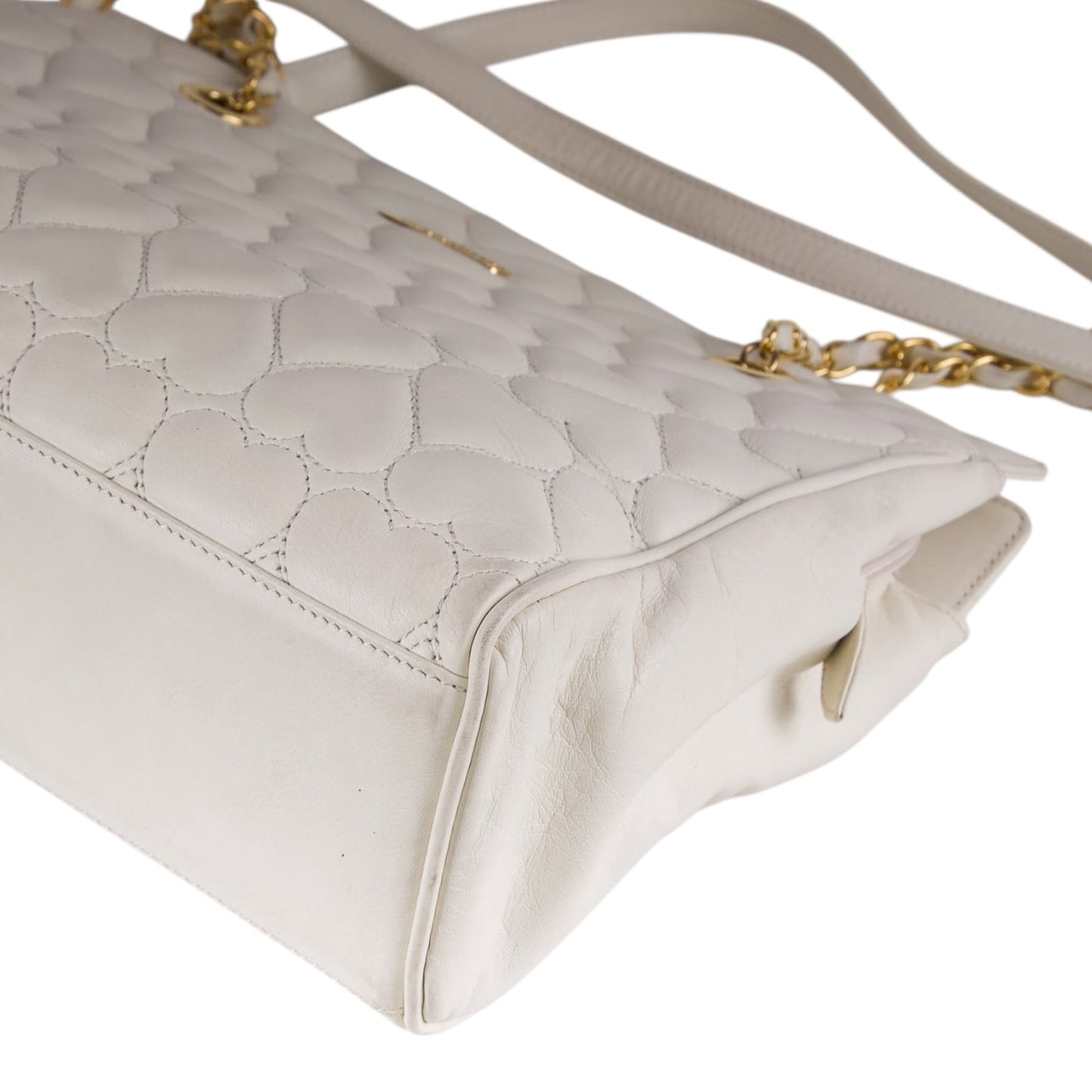 Vintage Moschino heart shape quilted calfskin Gold chain purse