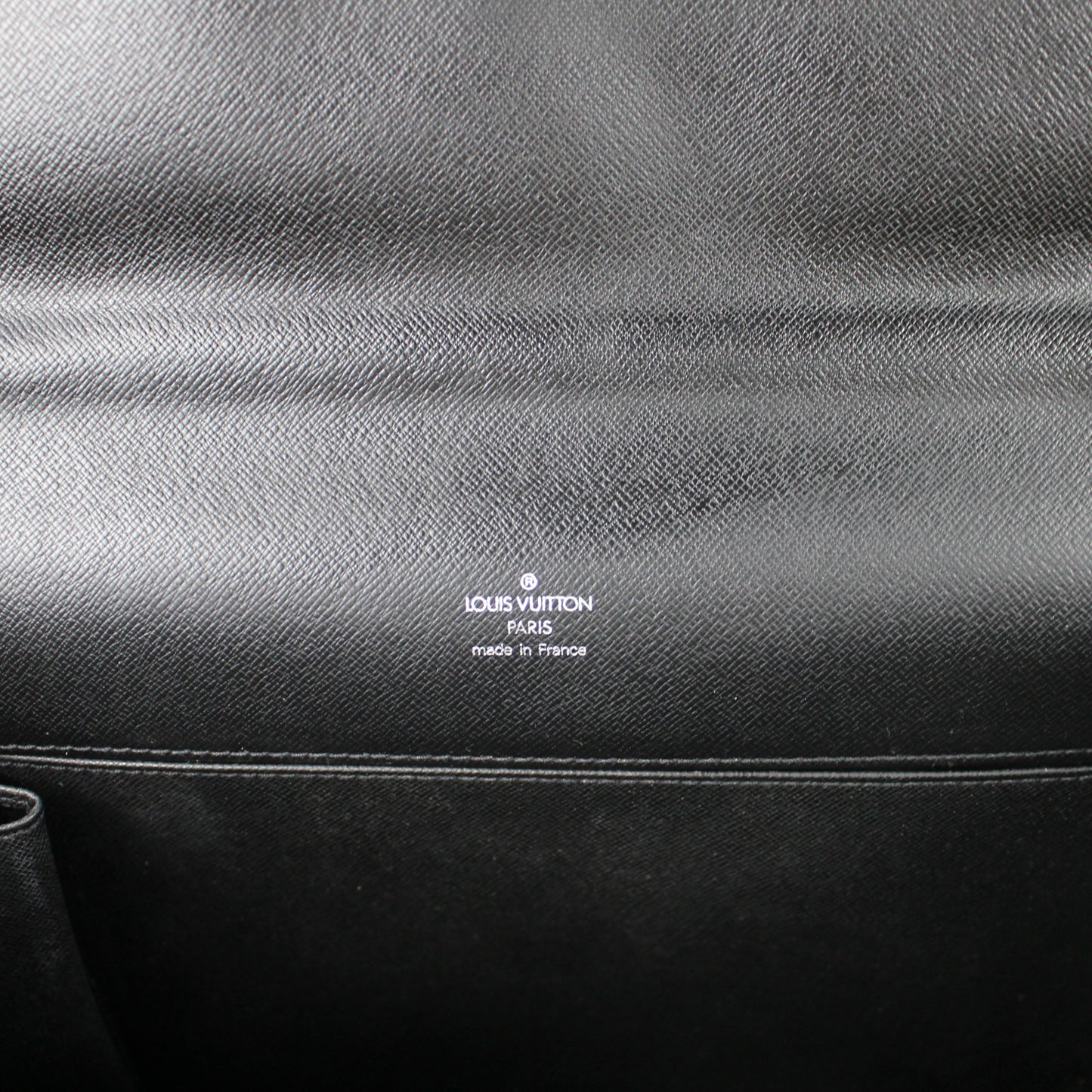 Louis Vuitton Taiga Leather Robusto 1 Briefcase – Black