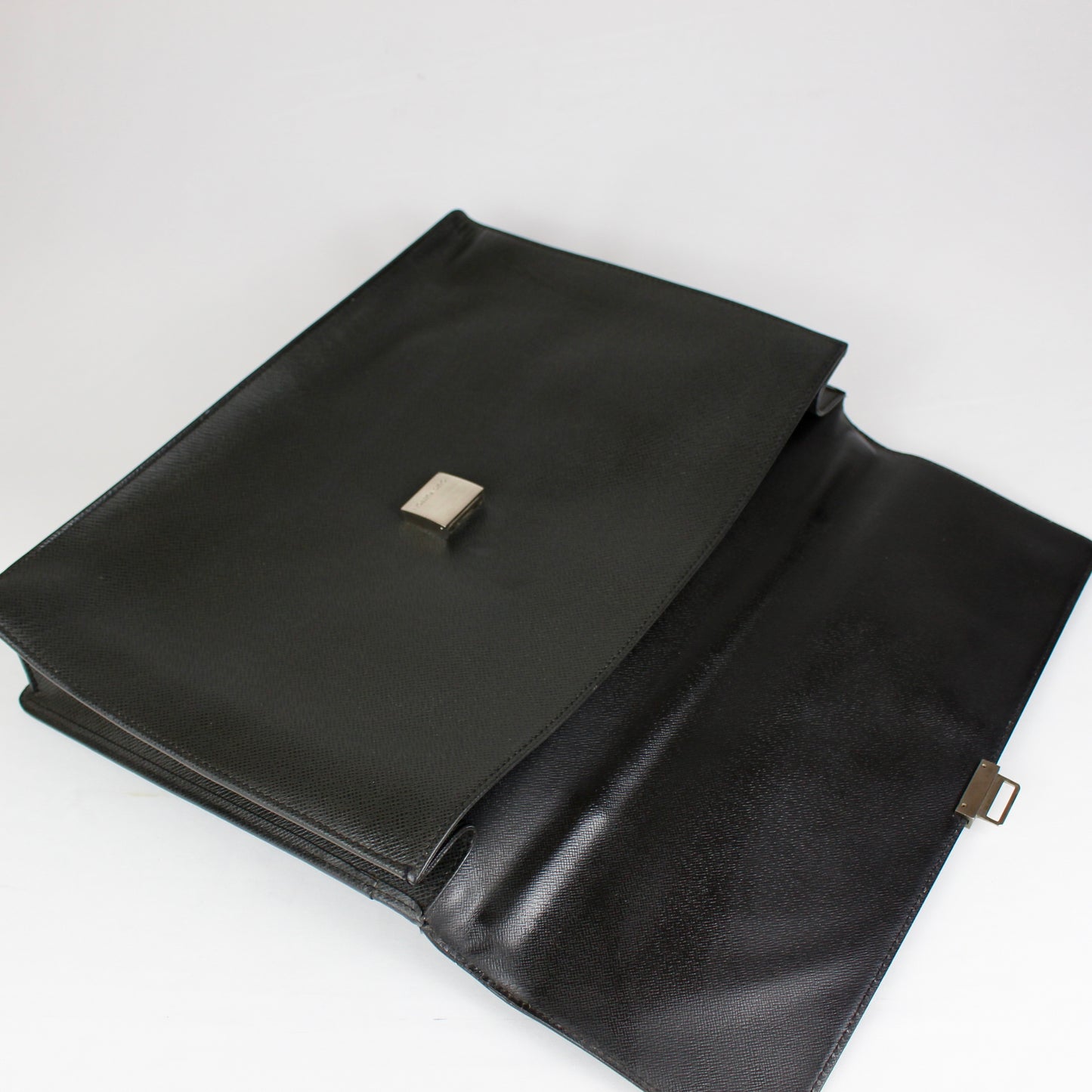 Louis Vuitton Taiga Leather Robusto 1 Briefcase – Black