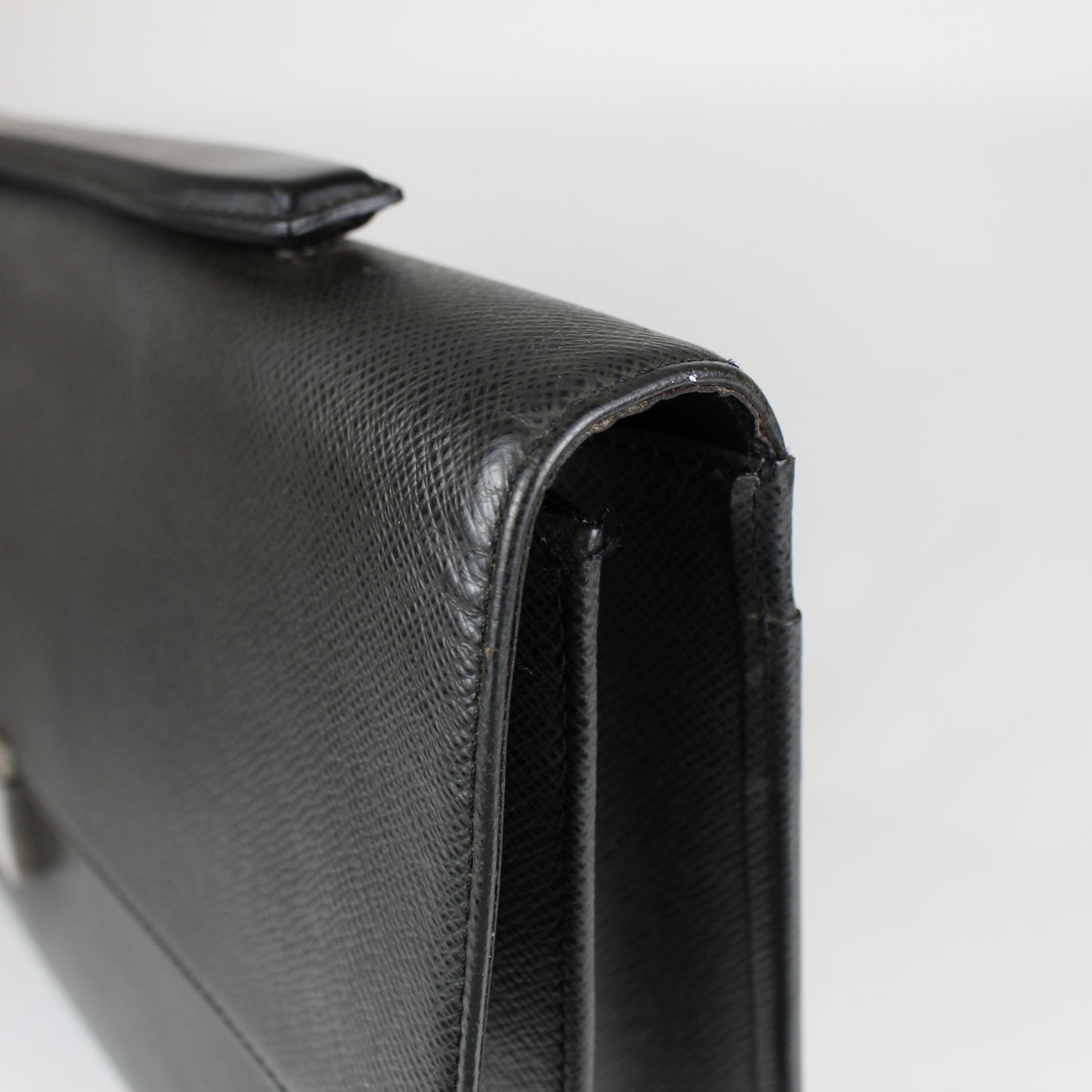 Louis Vuitton Taiga Leather Robusto 1 Briefcase – Black