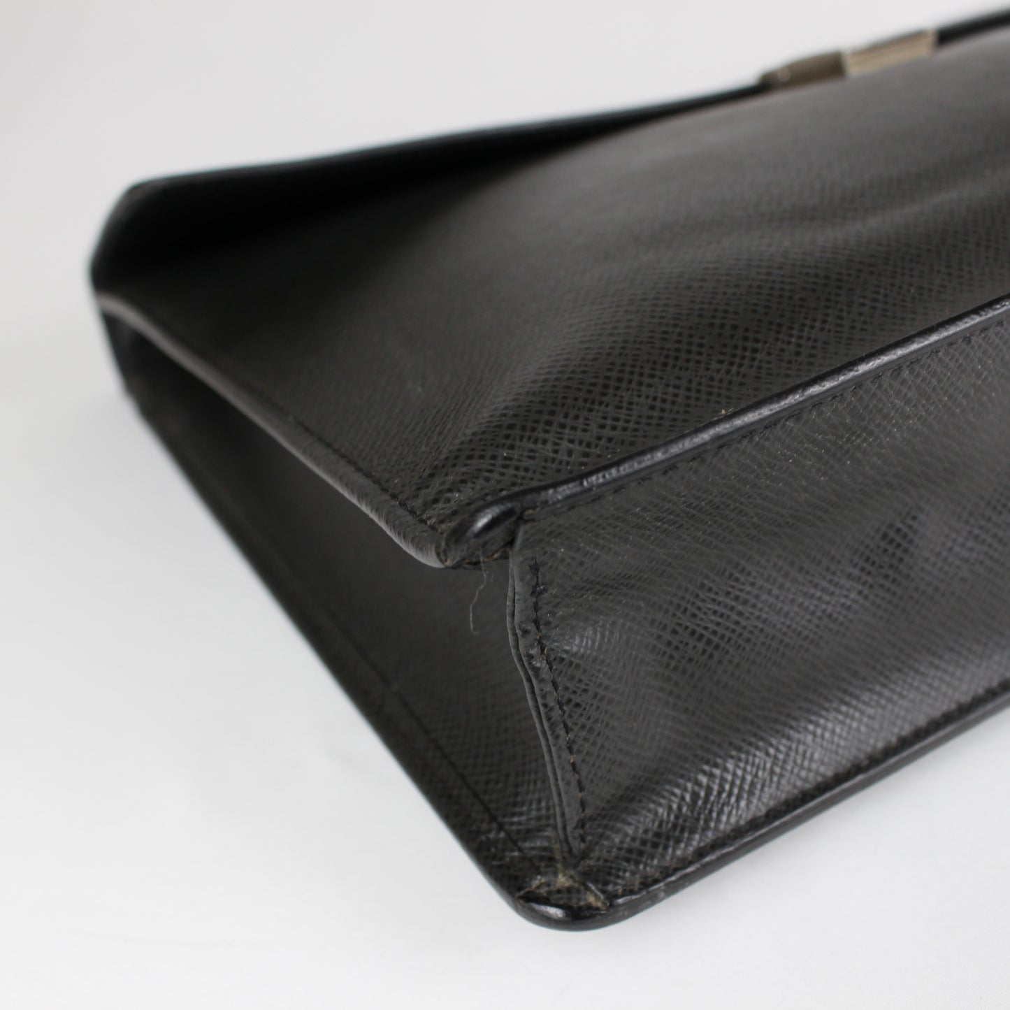 Louis Vuitton Taiga Leather Robusto 1 Briefcase – Black