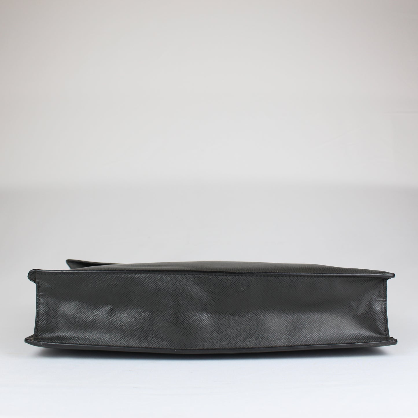 Louis Vuitton Taiga Leather Robusto 1 Briefcase – Black