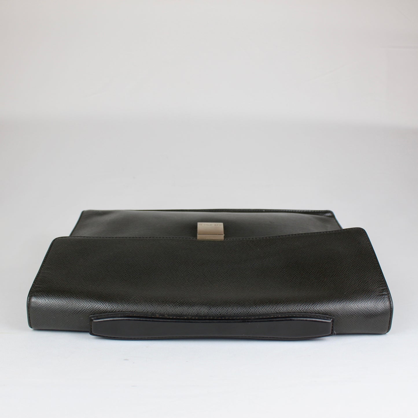 Louis Vuitton Taiga Leather Robusto 1 Briefcase – Black