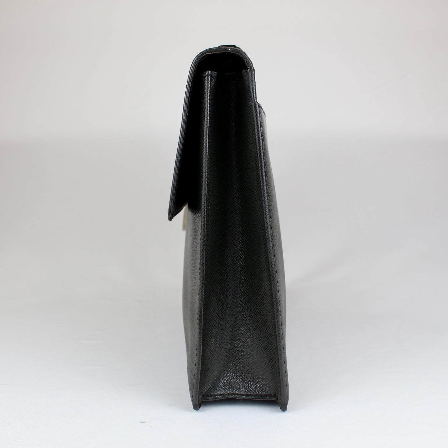 Louis Vuitton Taiga Leather Robusto 1 Briefcase – Black