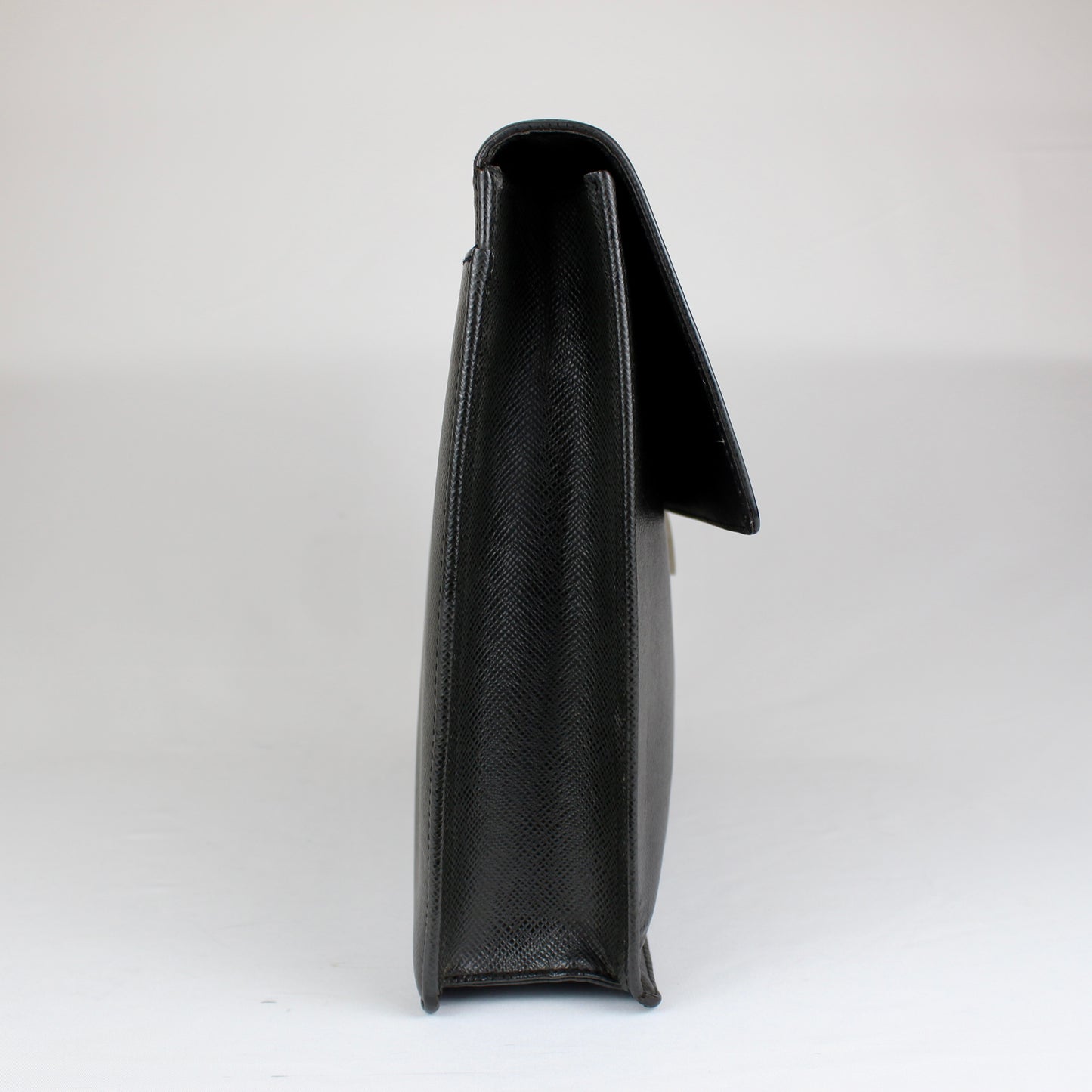 Louis Vuitton Taiga Leather Robusto 1 Briefcase – Black