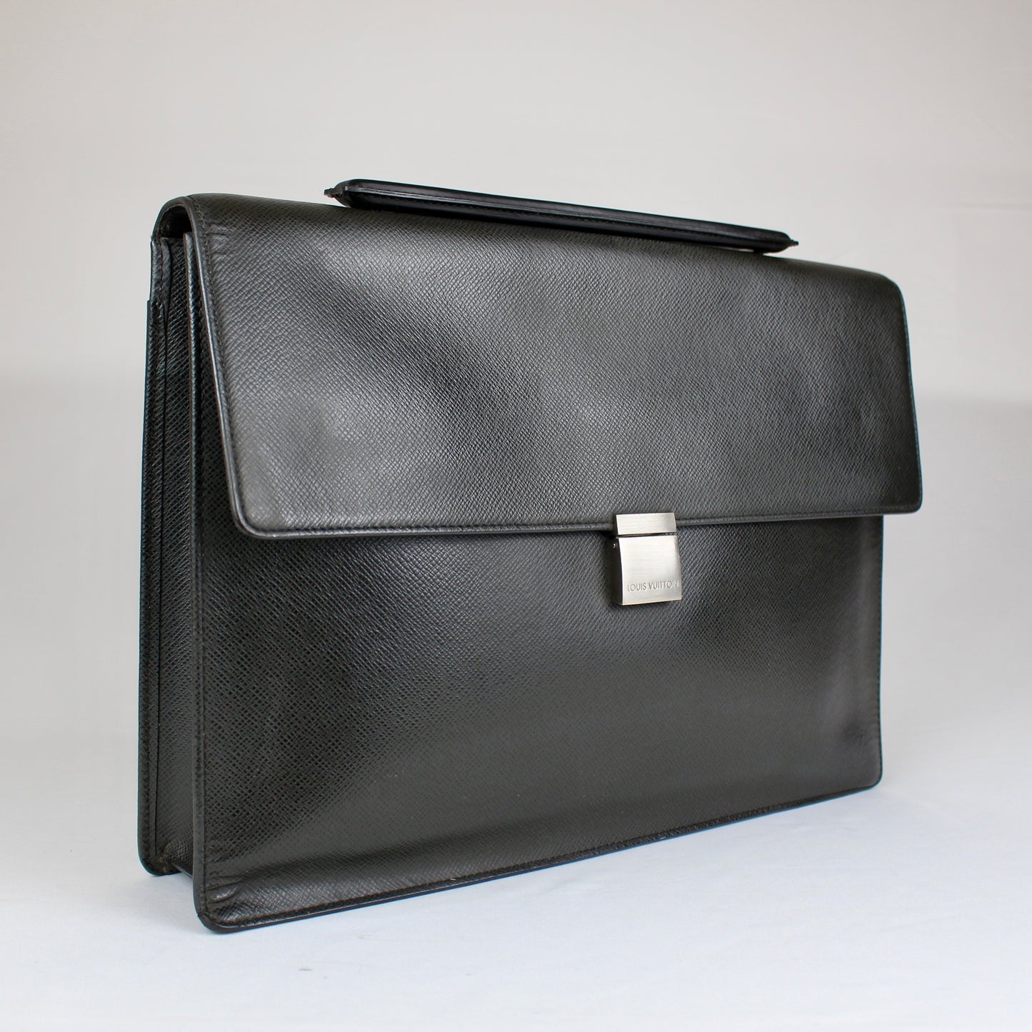 Louis Vuitton Taiga Leather Robusto 1 Briefcase – Black