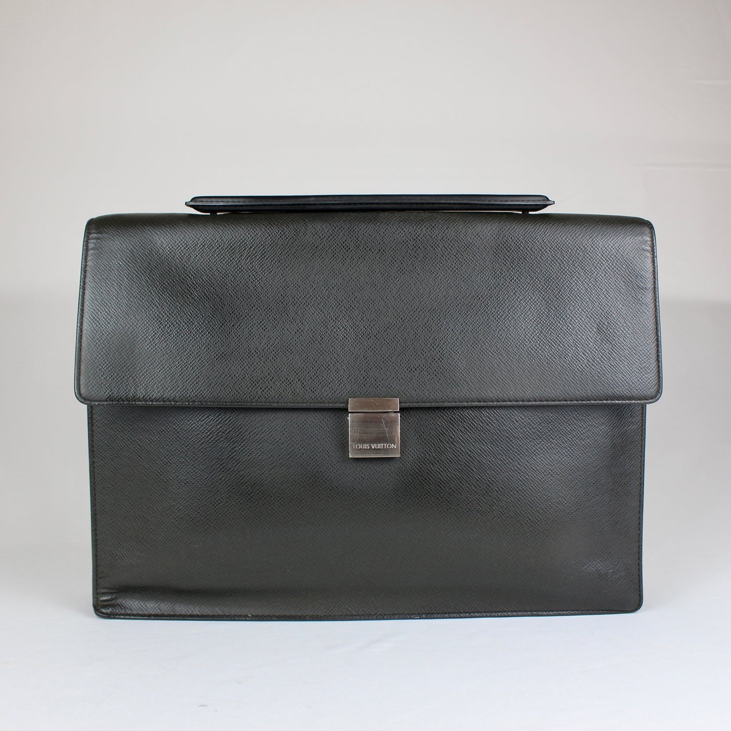 Louis Vuitton Taiga Leather Robusto 1 Briefcase – Black